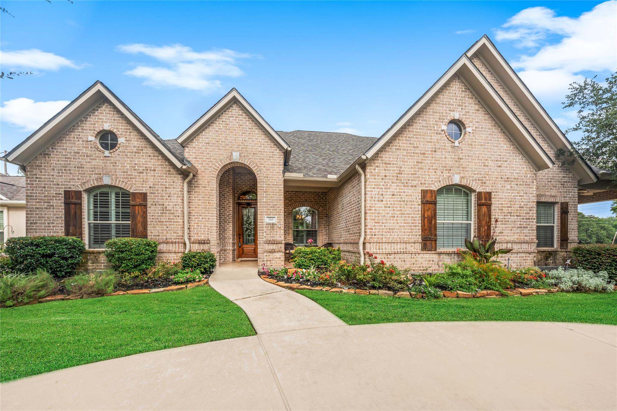 166 Hillsborough Dr, Montgomery, TX 77356
