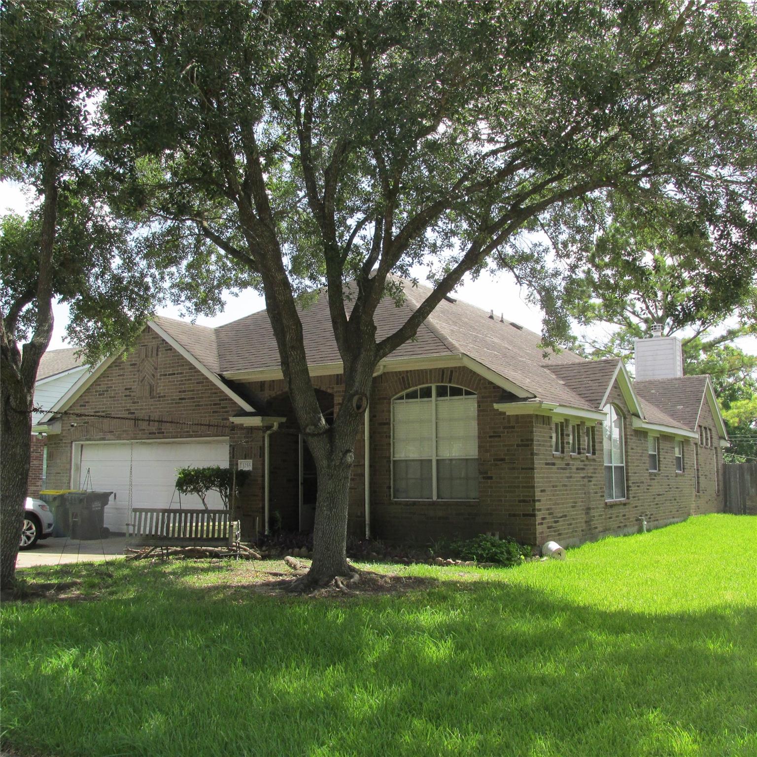 3255 Lakeway Ln, Pearland, TX 77584