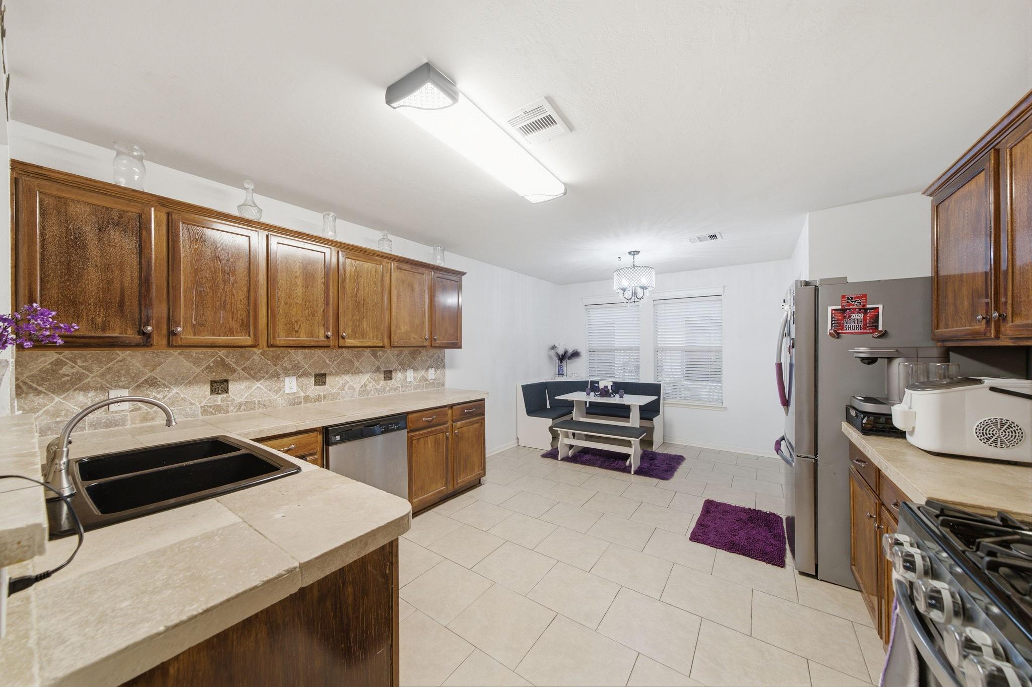 6619 Romsley Ln, Houston, TX 77049 photo