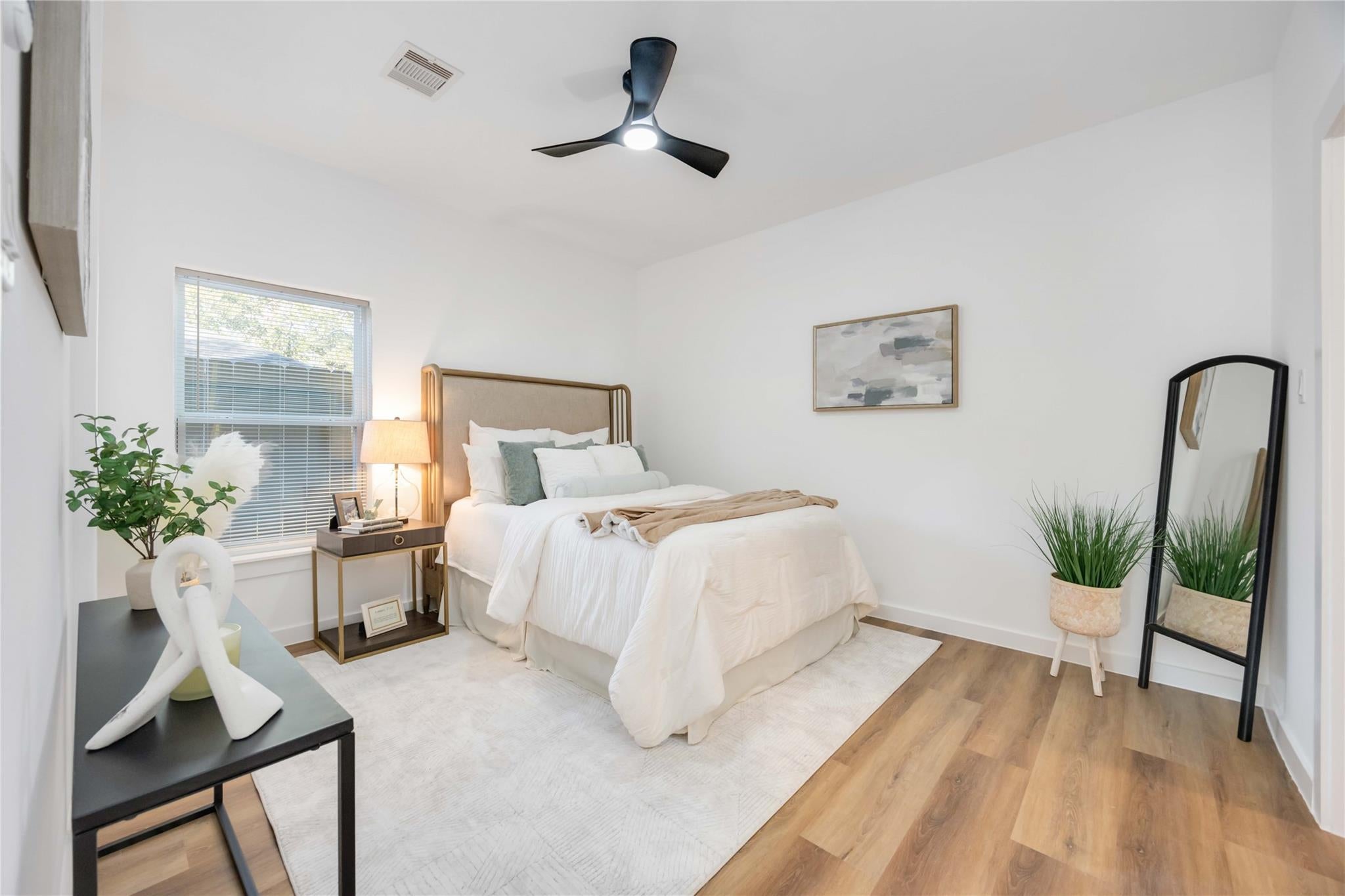 5811 Senior St, Houston, TX 77016