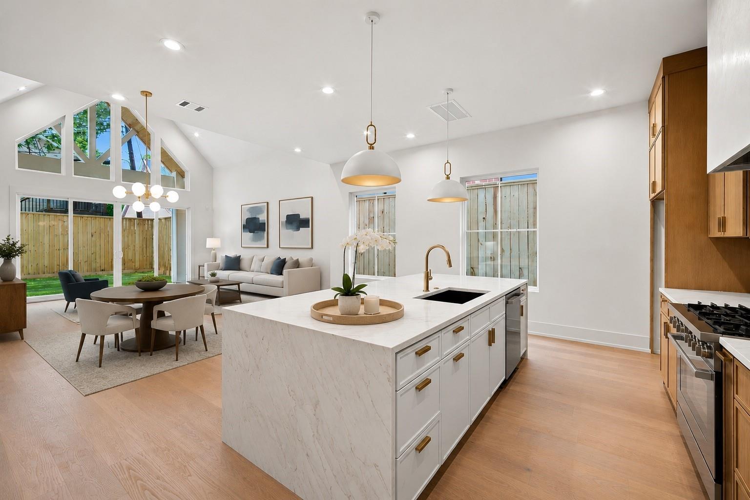 611 25 St, Houston, TX 77008