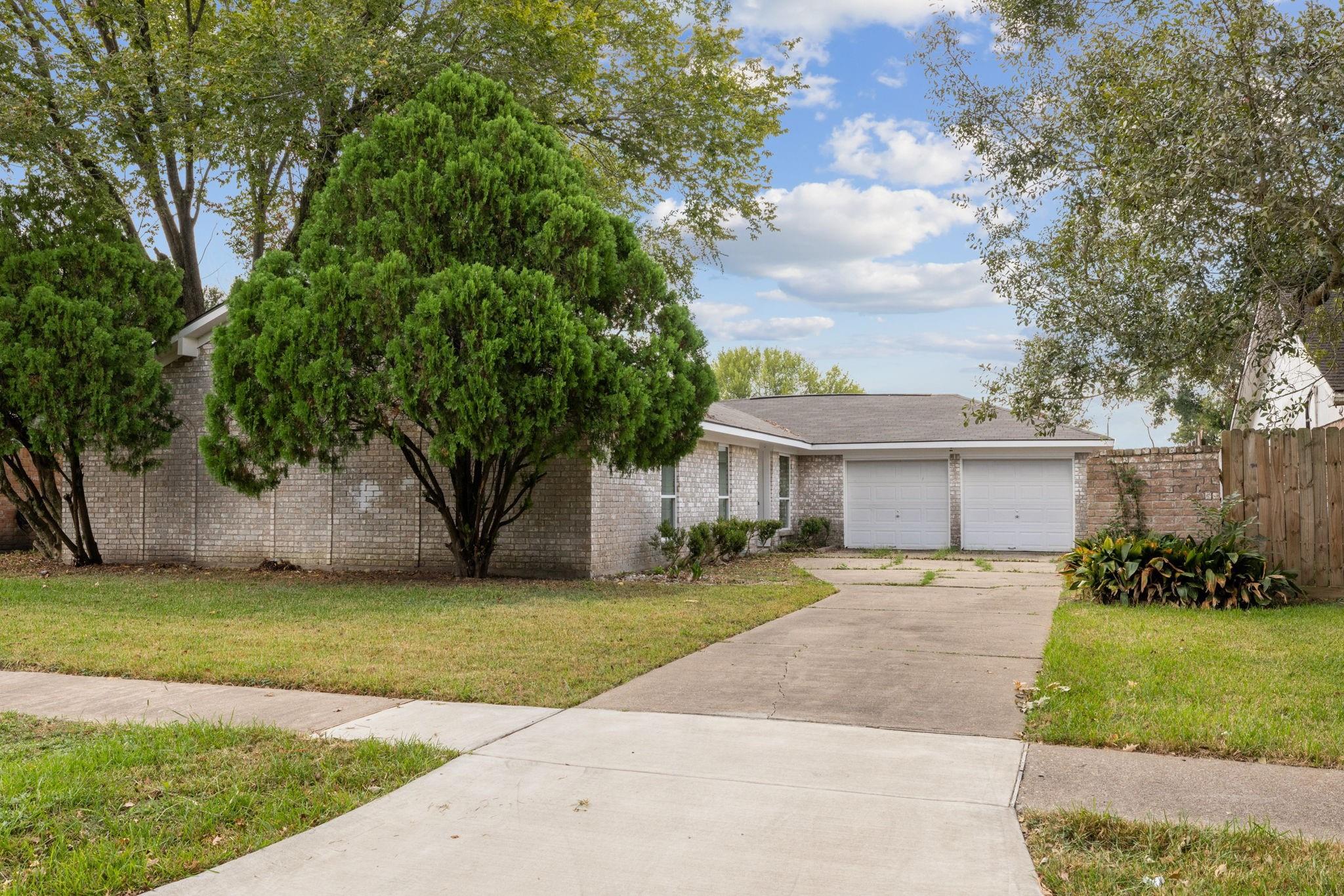 9423 Kristin Dr, Houston, TX 77031