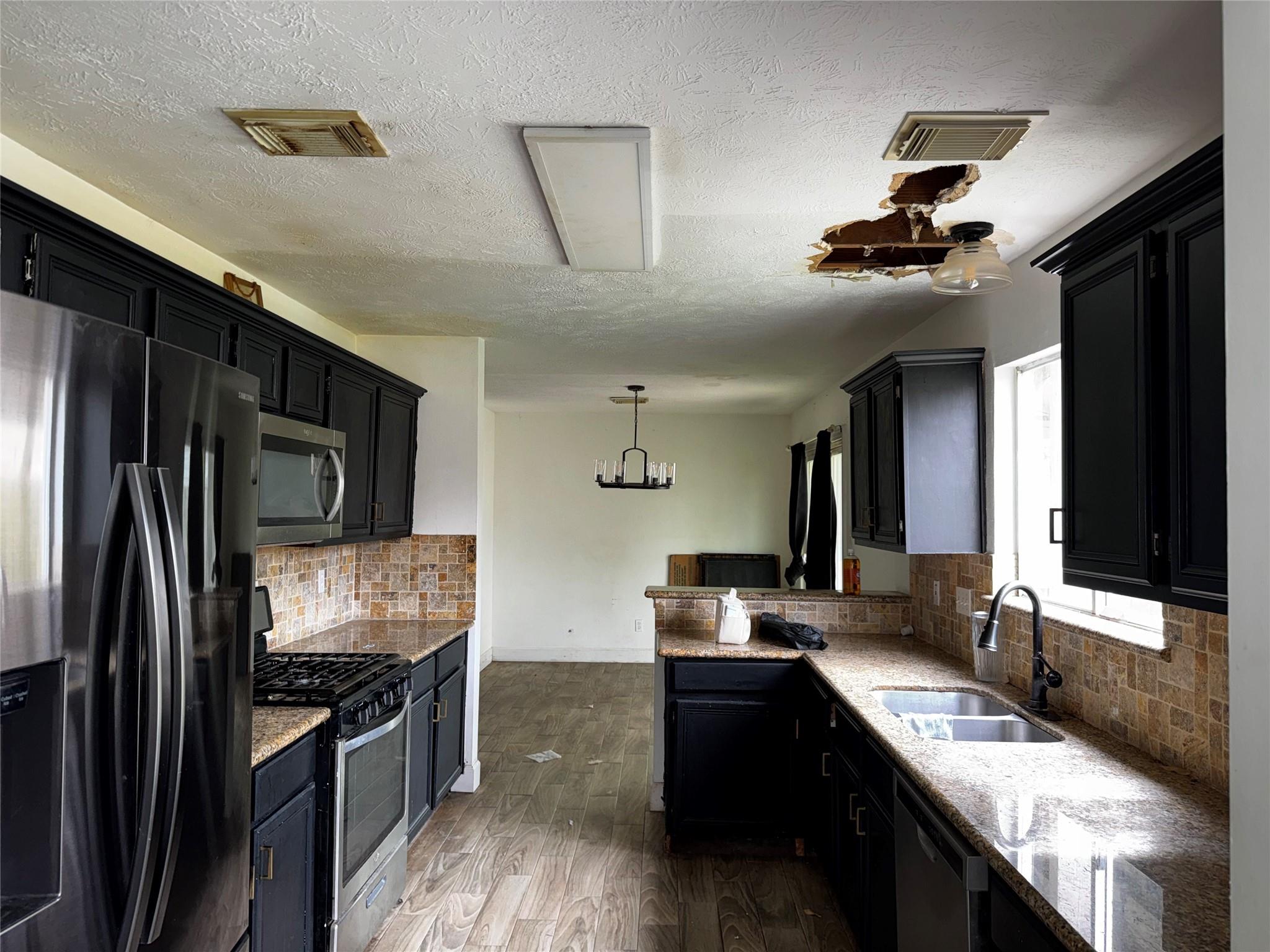 303 Cypress Ln, La Porte, TX 77571 photo