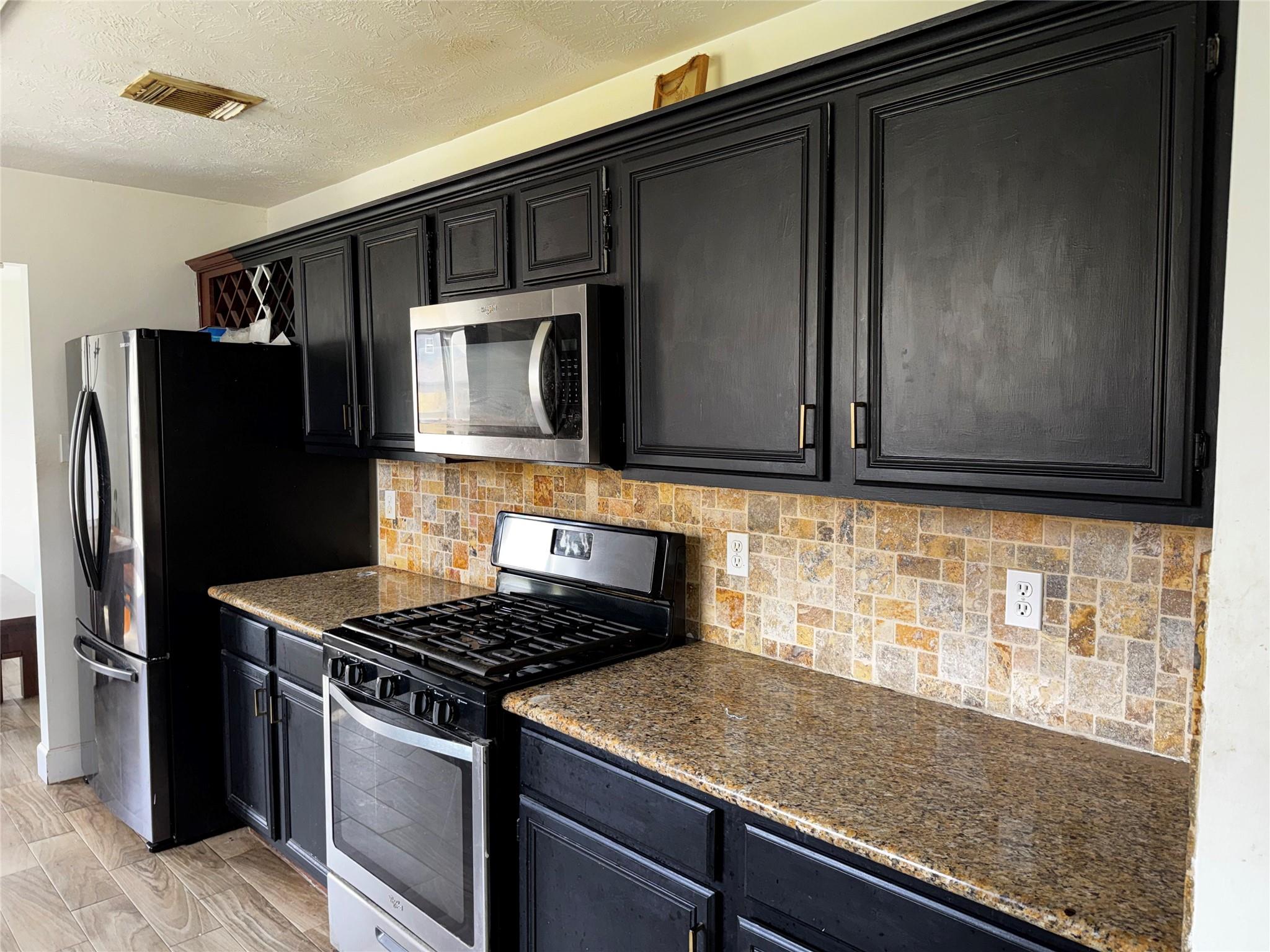 303 Cypress Ln, La Porte, TX 77571 photo