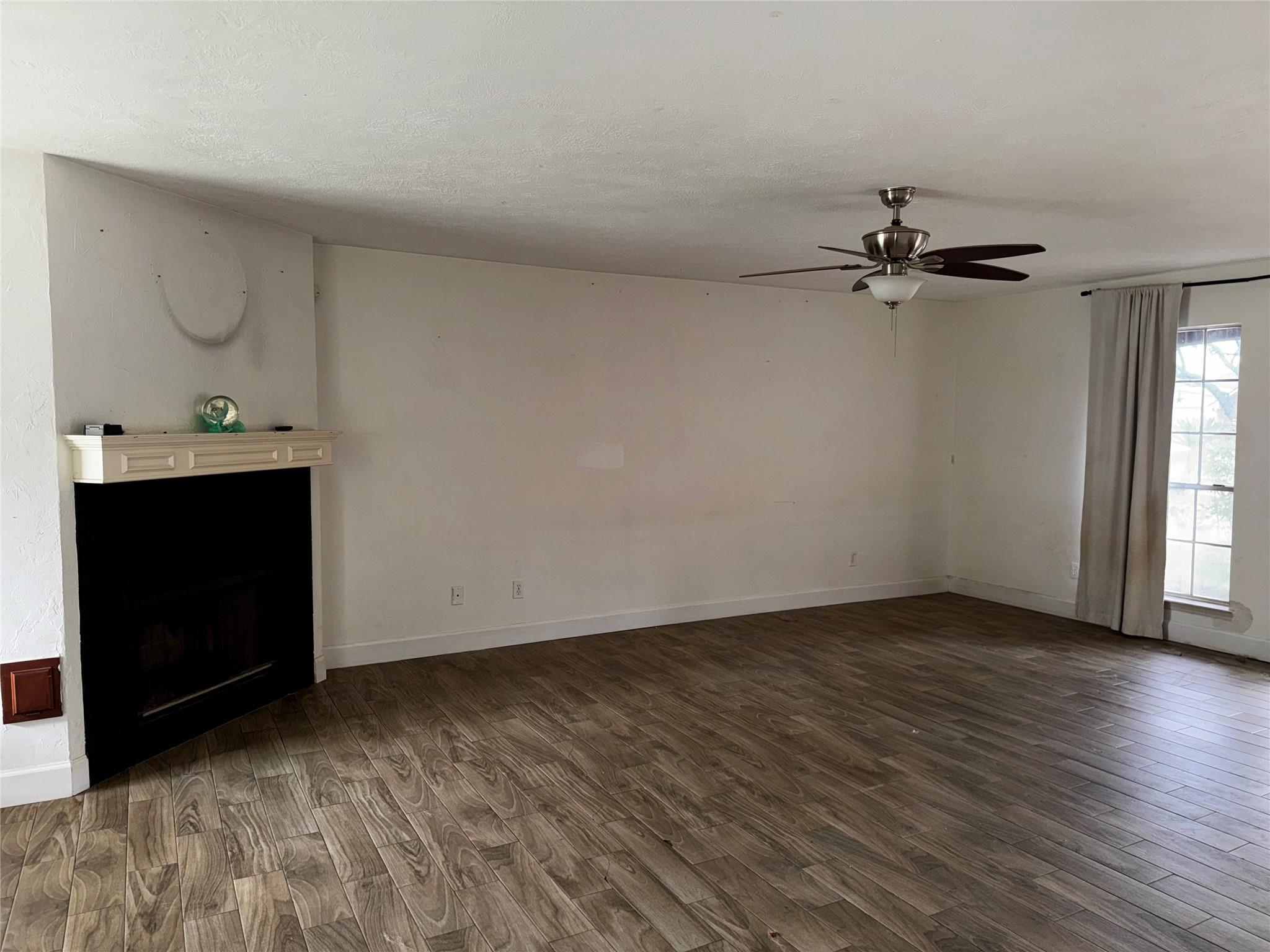 303 Cypress Ln, La Porte, TX 77571 photo