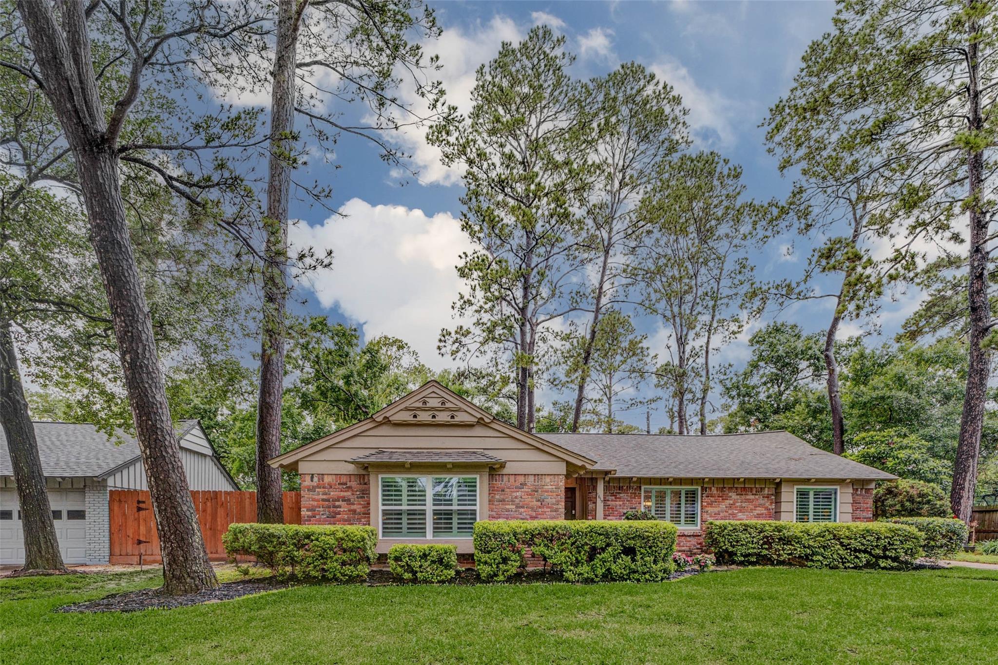 1615 Imperial Crown Dr, Houston, TX 77043