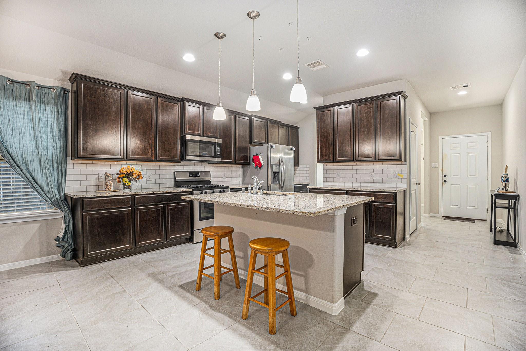 12610 Pirate Bend Dr, Texas City, TX 77539 photo