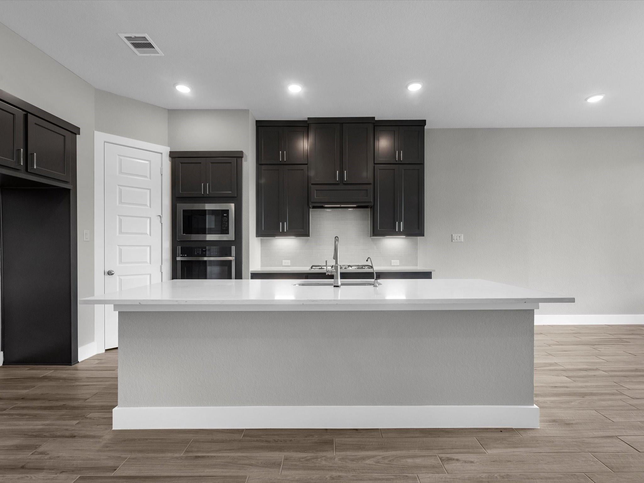 17830 Quartz Spring Ln, Tomball, TX 77377 photo