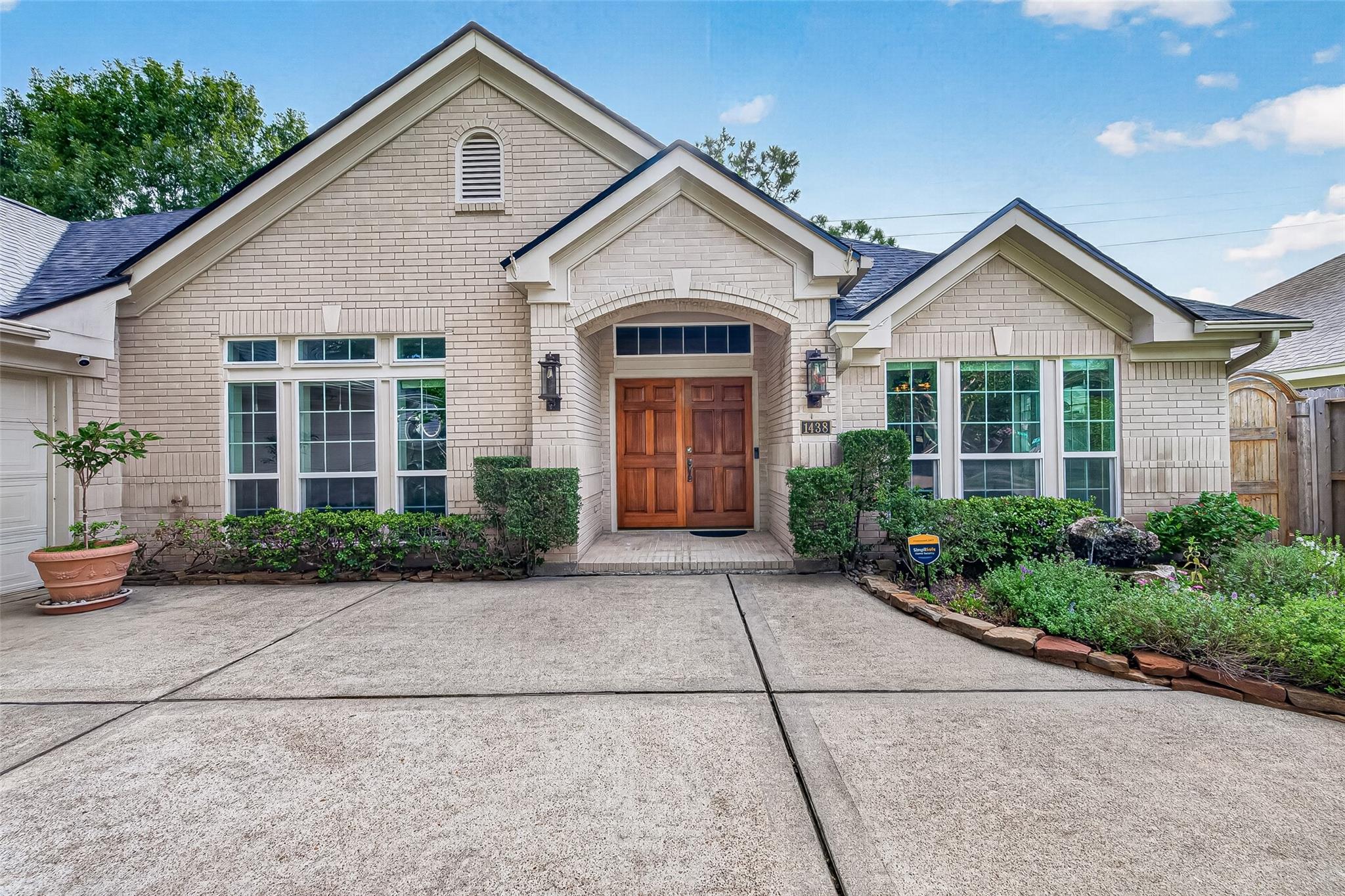 1438 Forest Home Dr, Houston, TX 77077