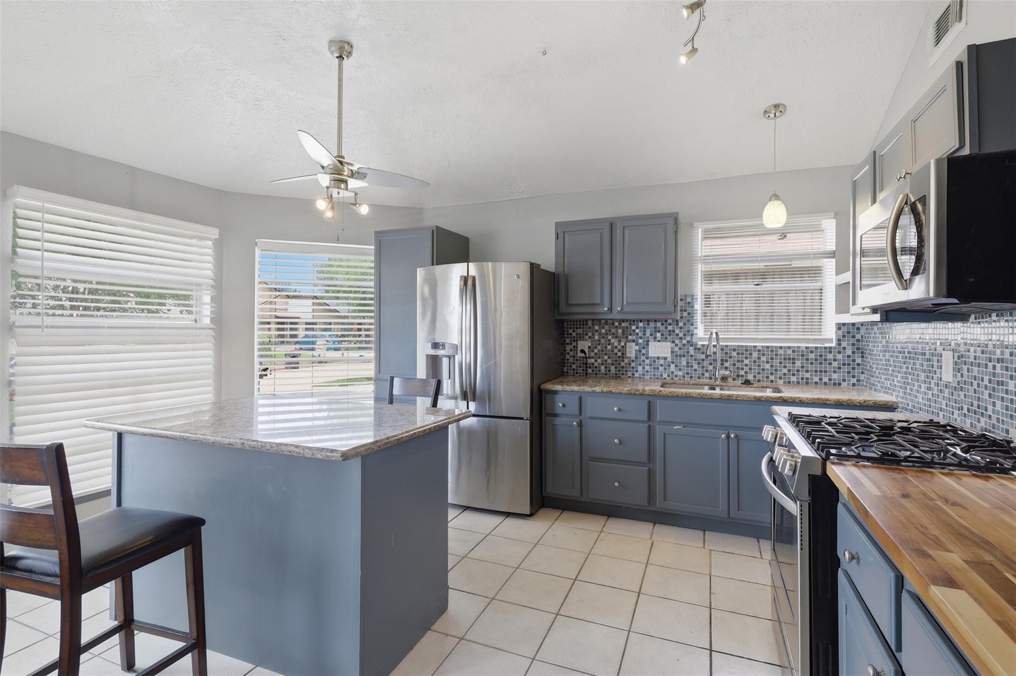 3831 Derbyhall Dr, Houston, TX 77066 photo