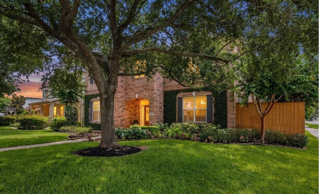5007 Beech St, Bellaire, TX 77401