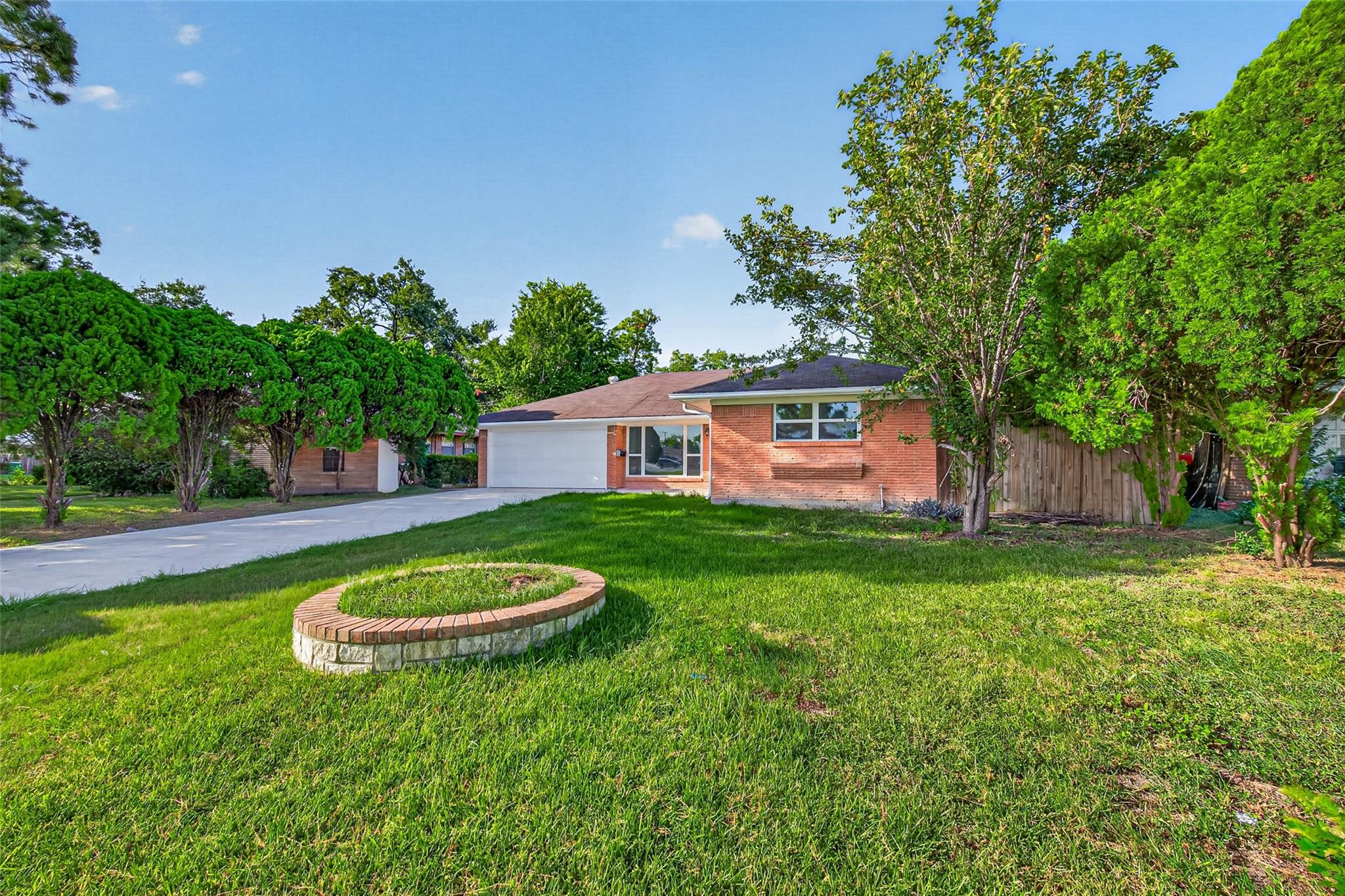 6846 Beechnut St, Houston, TX 77074 photo