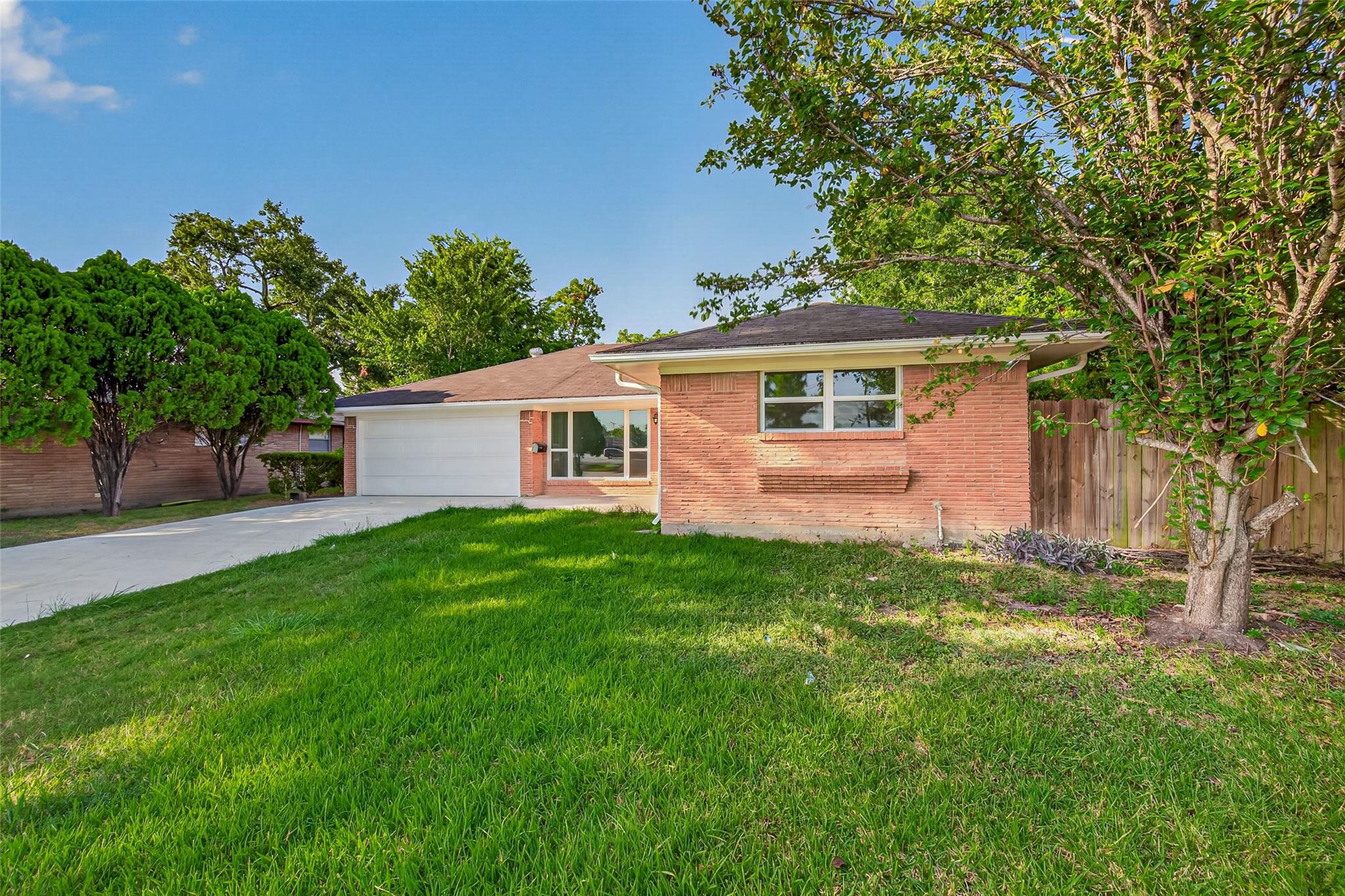6846 Beechnut St, Houston, TX 77074 photo