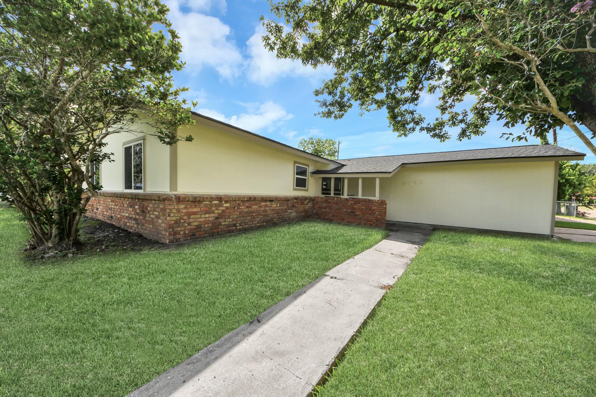 5743 Newquay St, Houston, TX 77085 photo