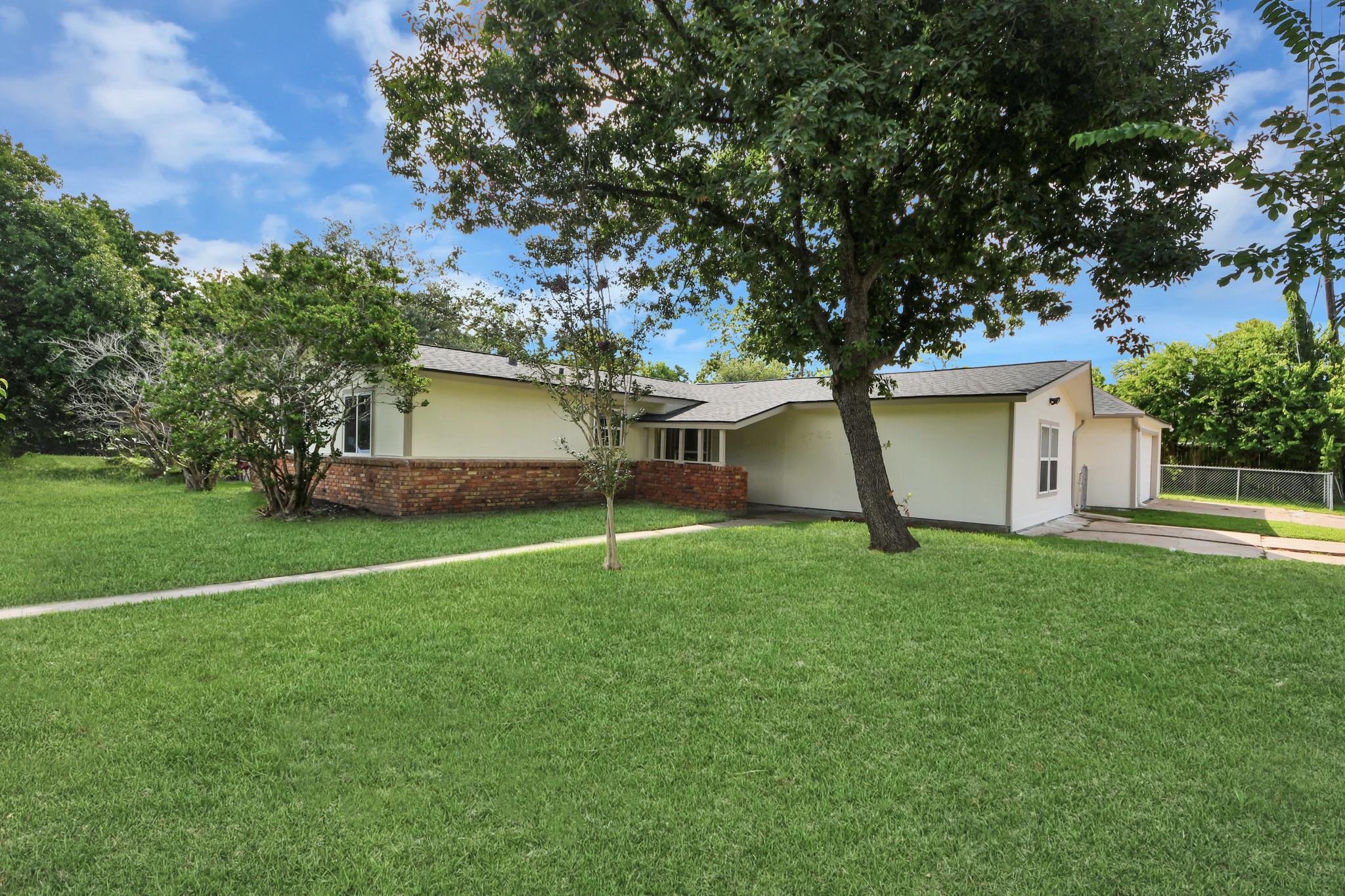 5743 Newquay St, Houston, TX 77085 photo