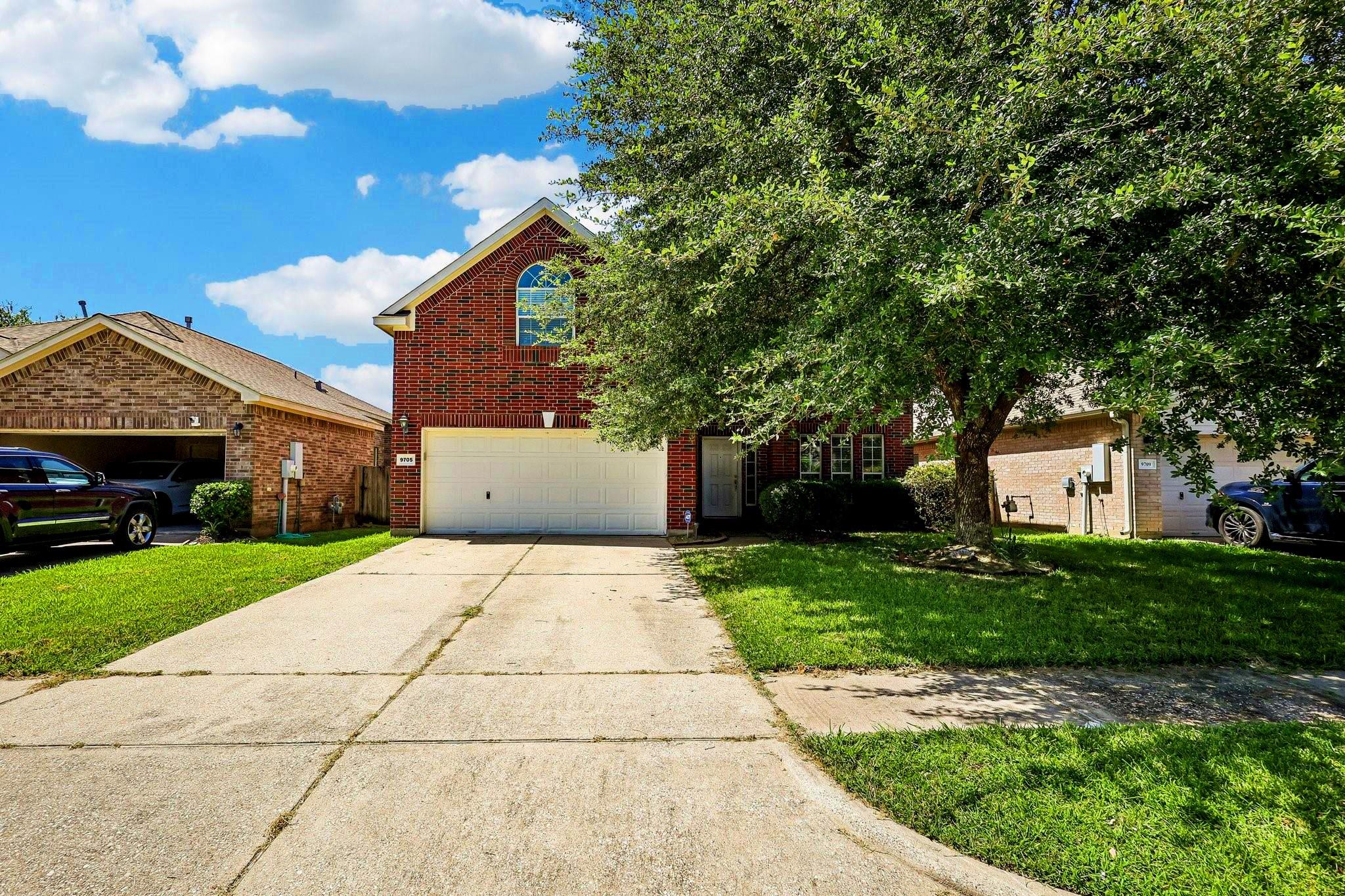 9705 Blue Bonnet Dr, Texas City, TX 77591