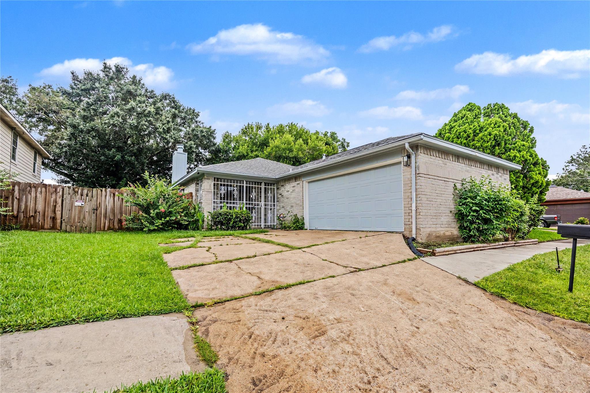 7907 Chancel Dr, Houston, TX 77071 photo