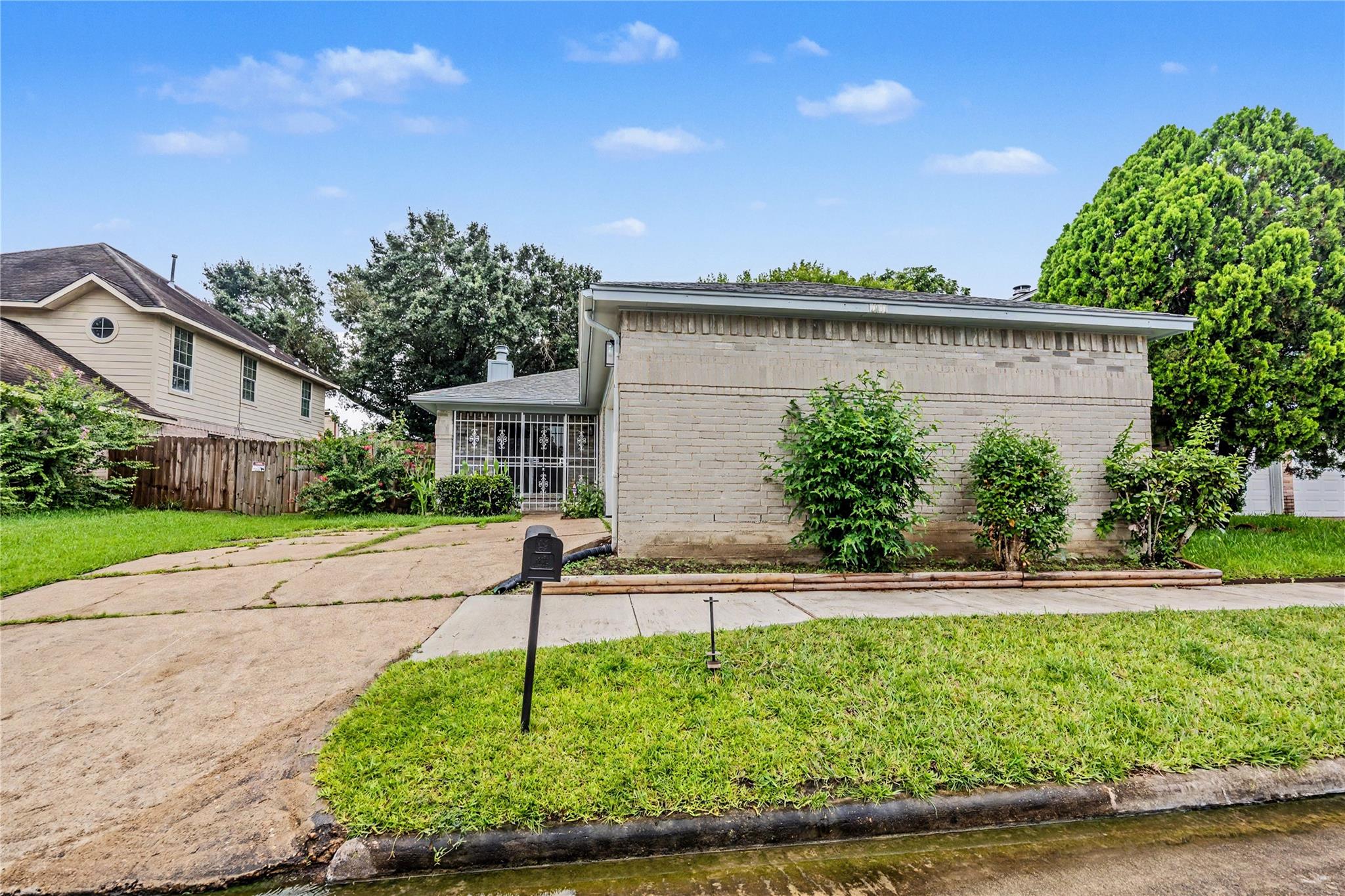 7907 Chancel Dr, Houston, TX 77071 photo