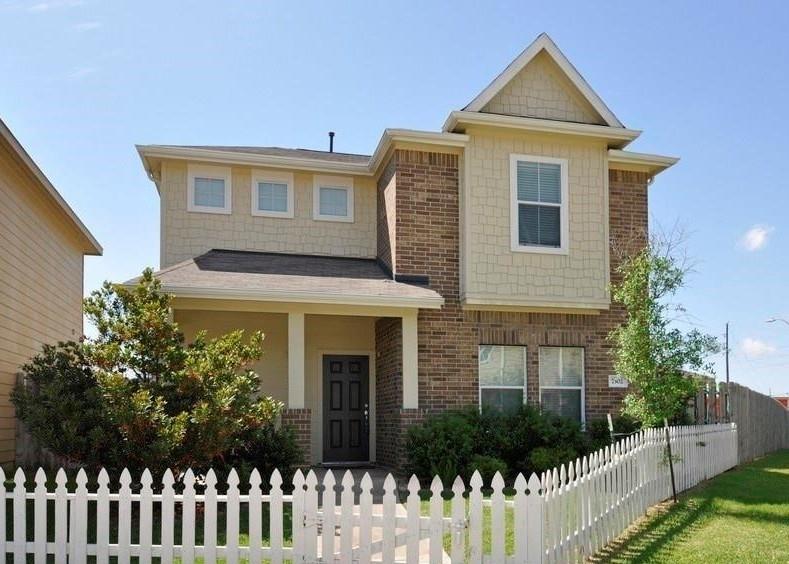 7302 Autumn Sun Dr, Houston, TX 77083
