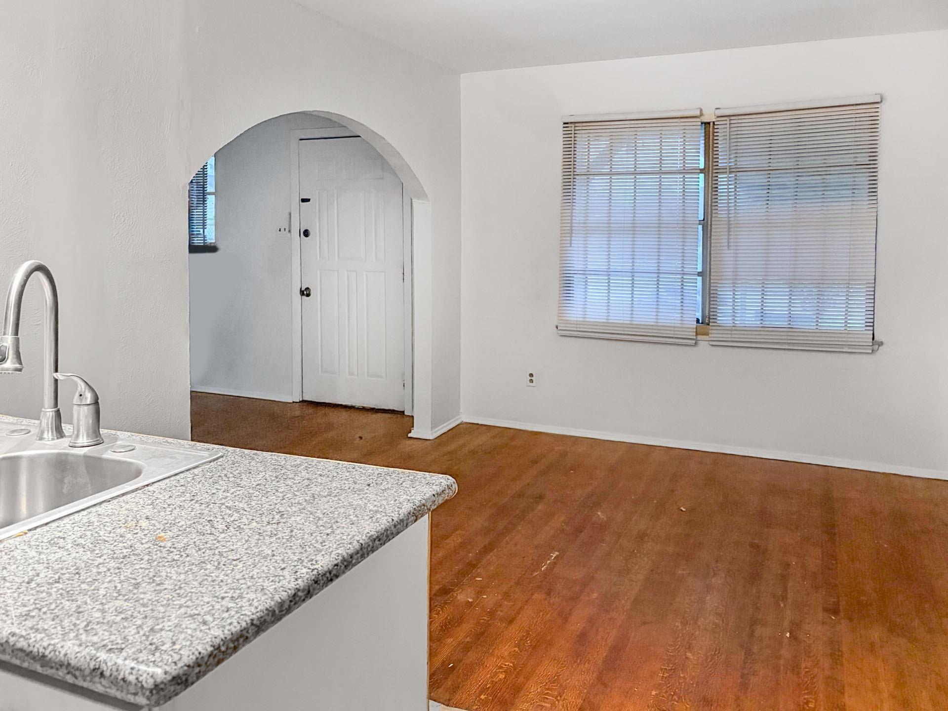4423 Holloway Dr, Houston, TX 77047 photo