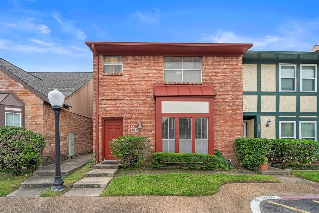 7700 Creekbend Dr, Houston, TX 77071