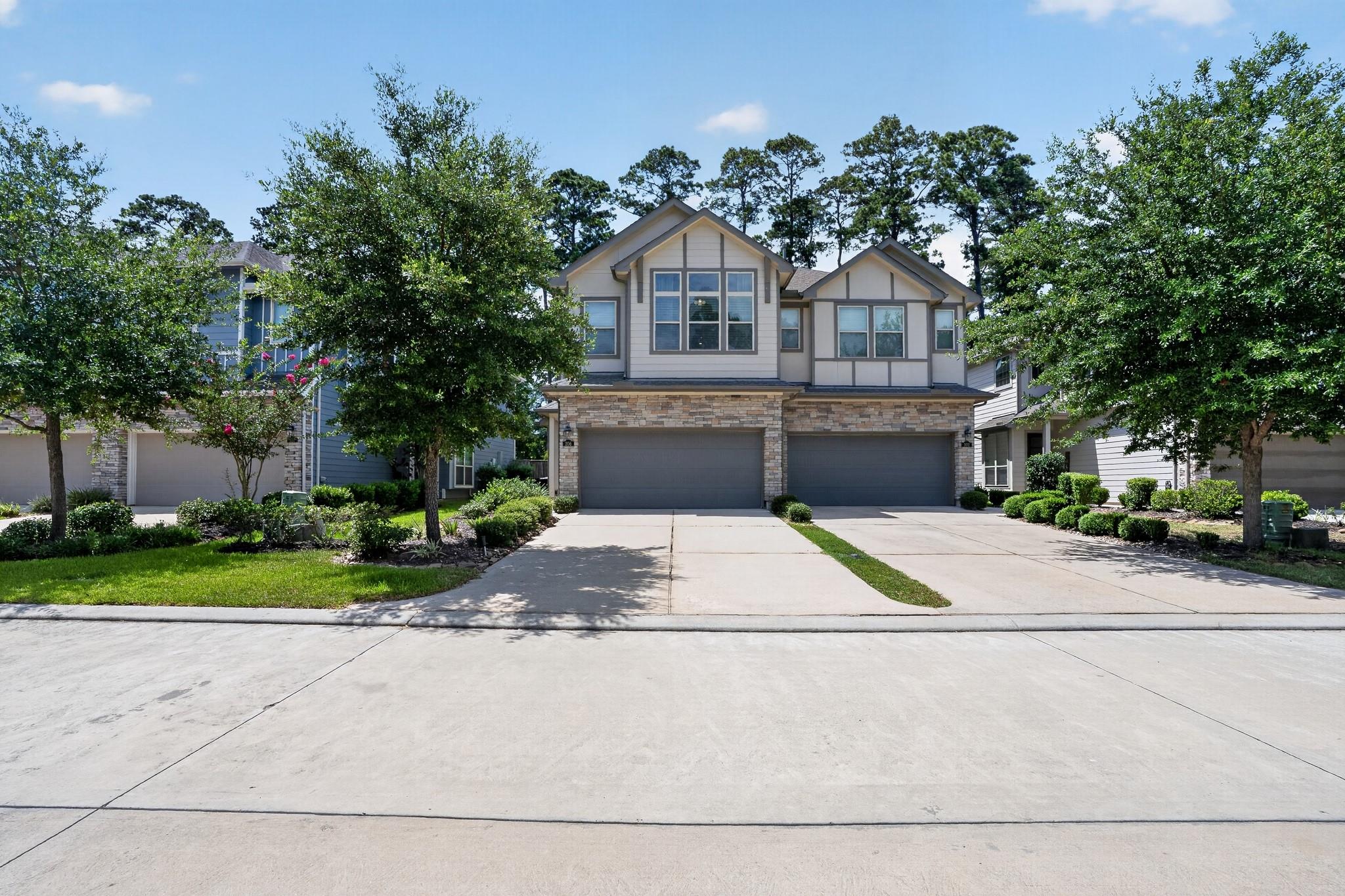 206 Moon Dance Ct, Conroe, TX 77304