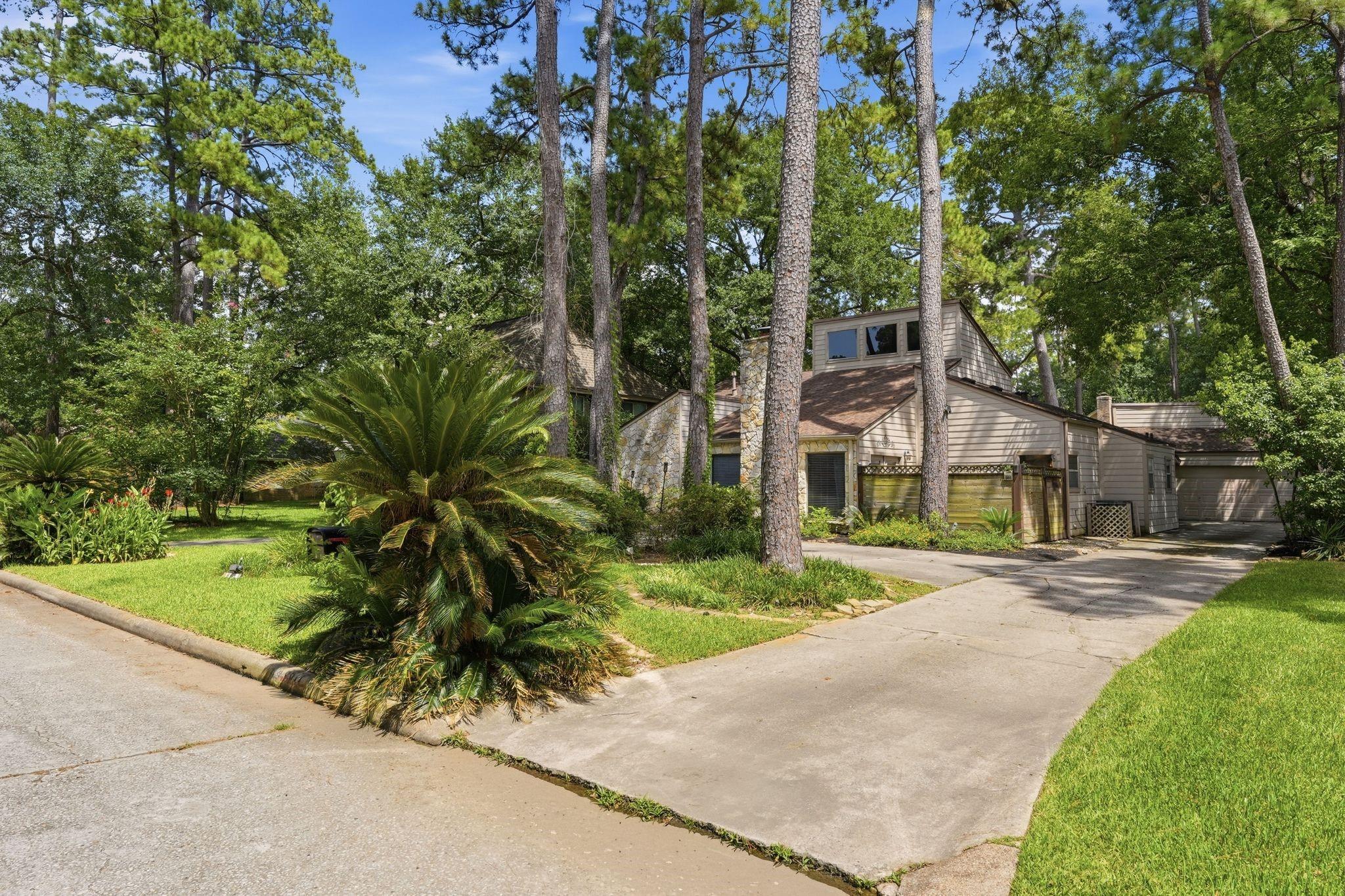 6611 Rippling Hollow Dr, Spring, TX 77379