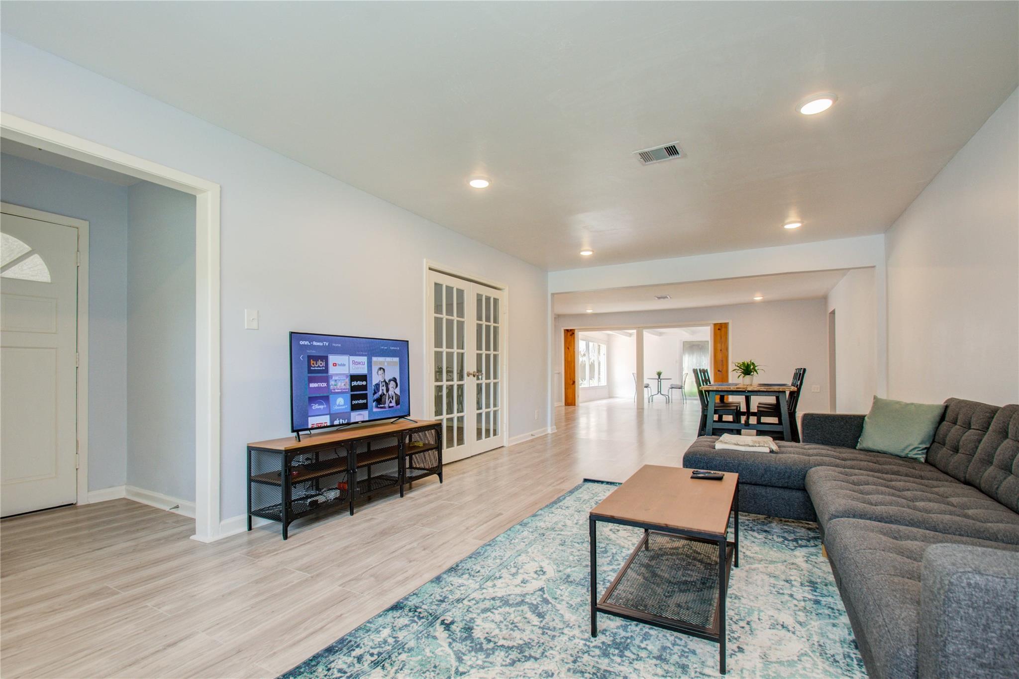 4522 Willowbend Blvd, Houston, TX 77035 photo