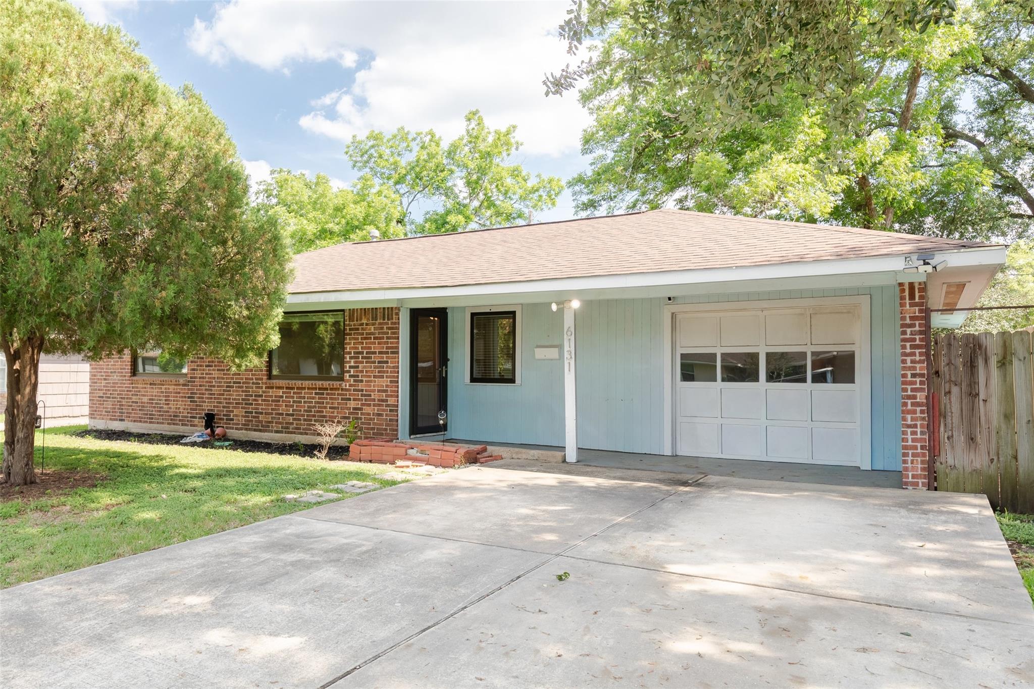 6131 Grape St, Houston, TX 77074