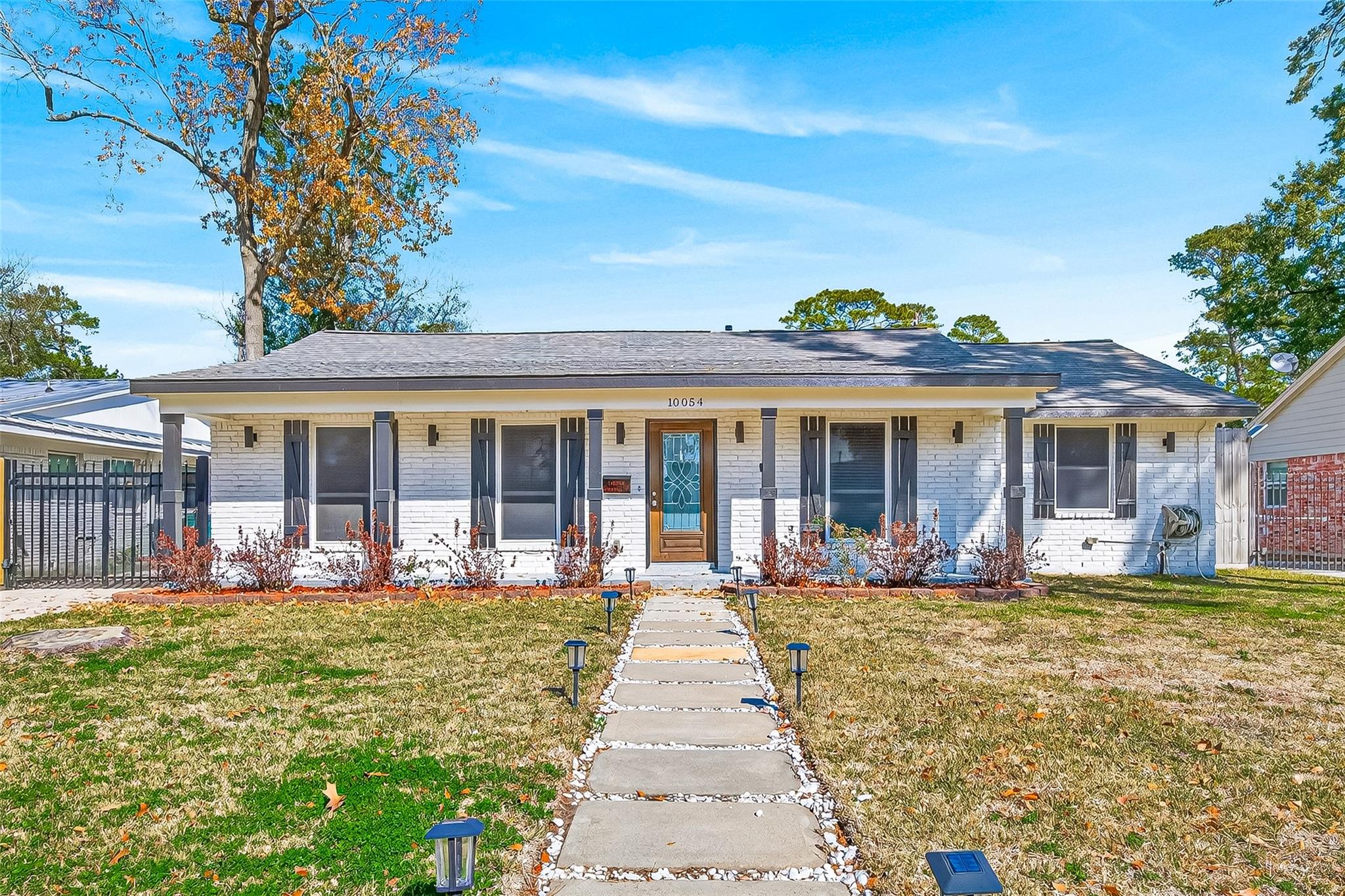 10054 Cedardale Dr, Houston, TX 77055