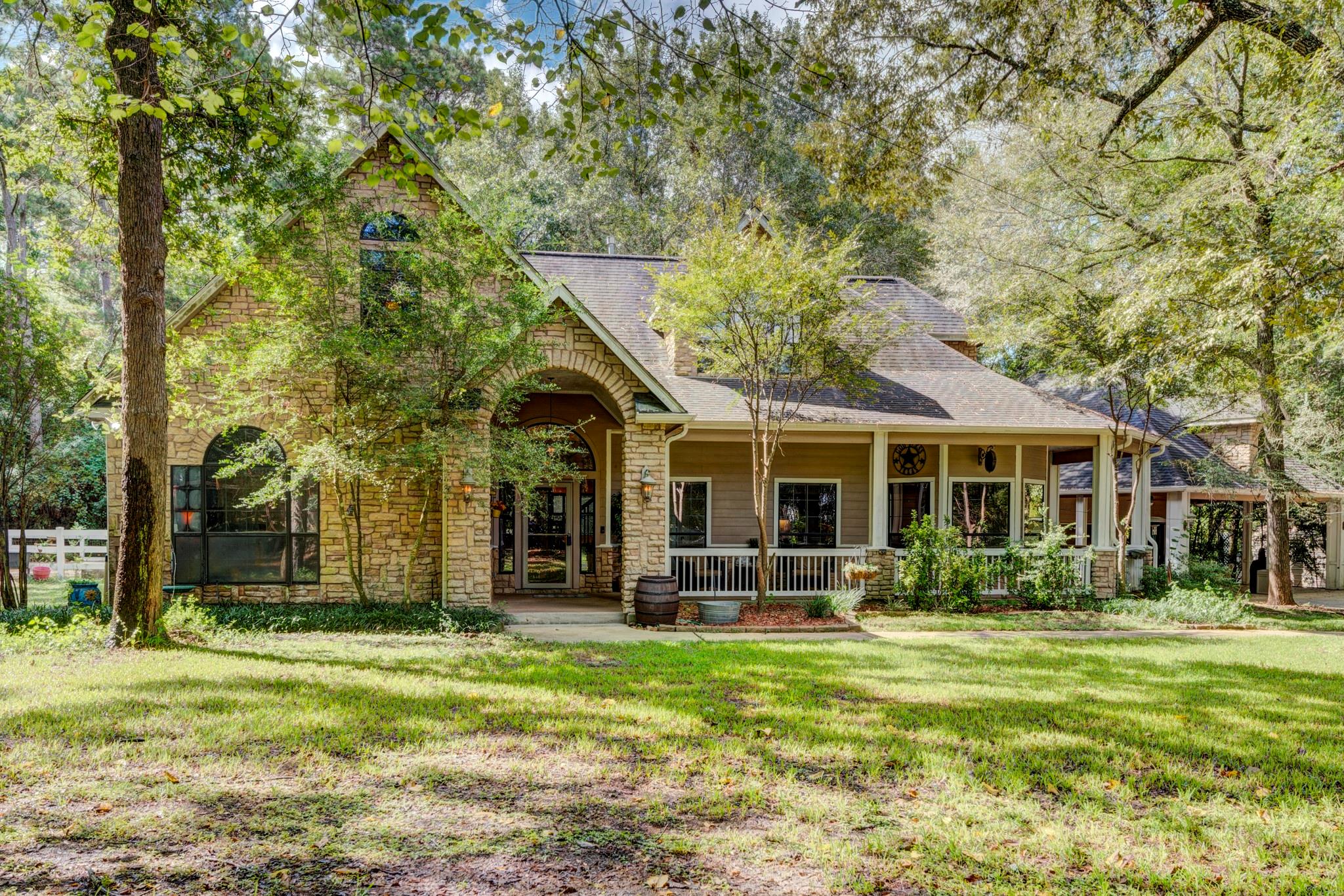 21015 Imperial Oak Dr, Magnolia, TX 77355