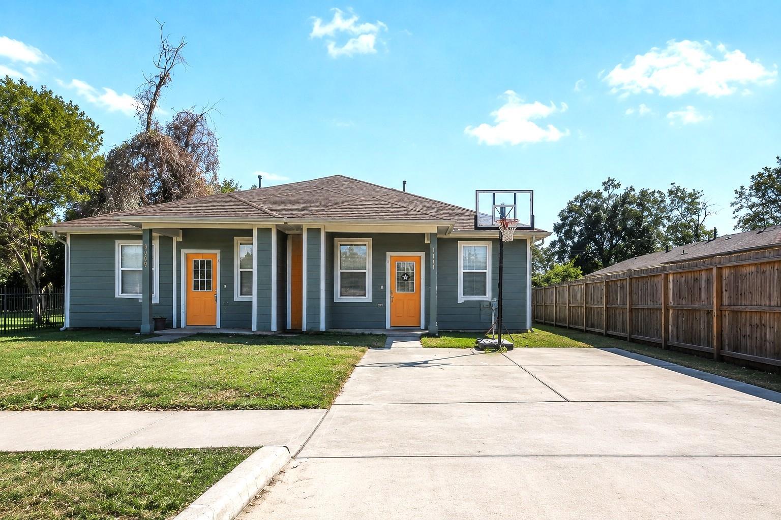 1035 Junell St, Houston, TX 77088