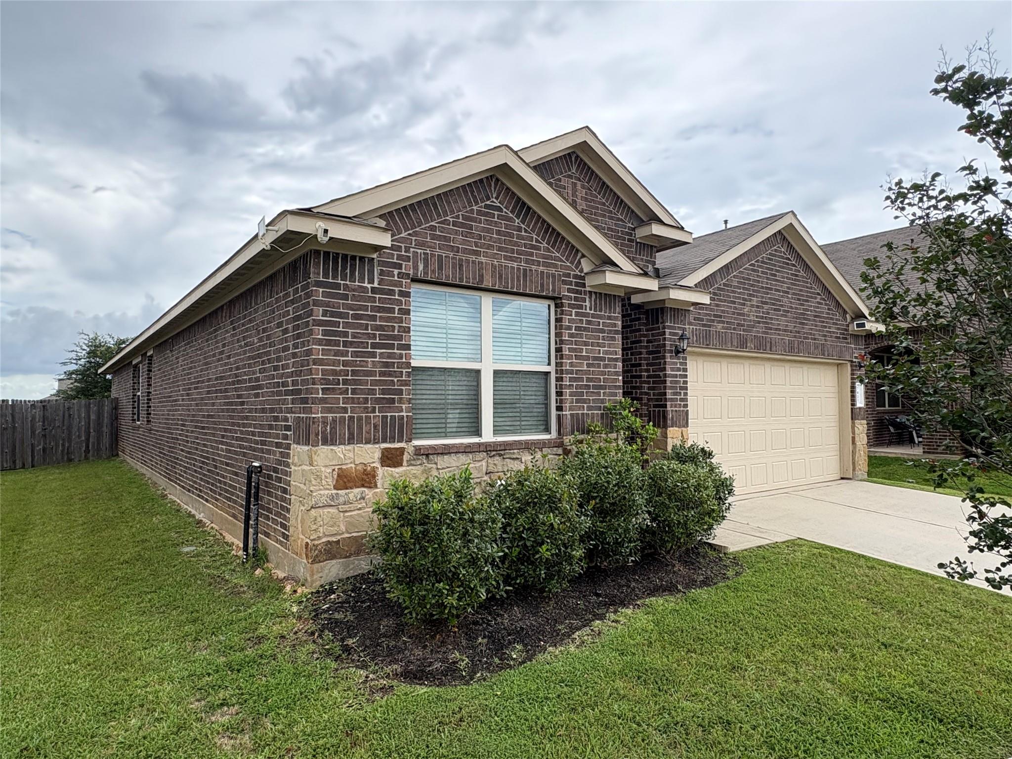 7027 Bonaire Vista Ln, Conroe, TX 77304 photo
