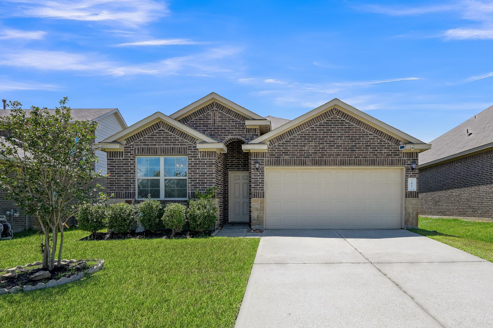 7027 Bonaire Vista Ln, Conroe, TX 77304 photo