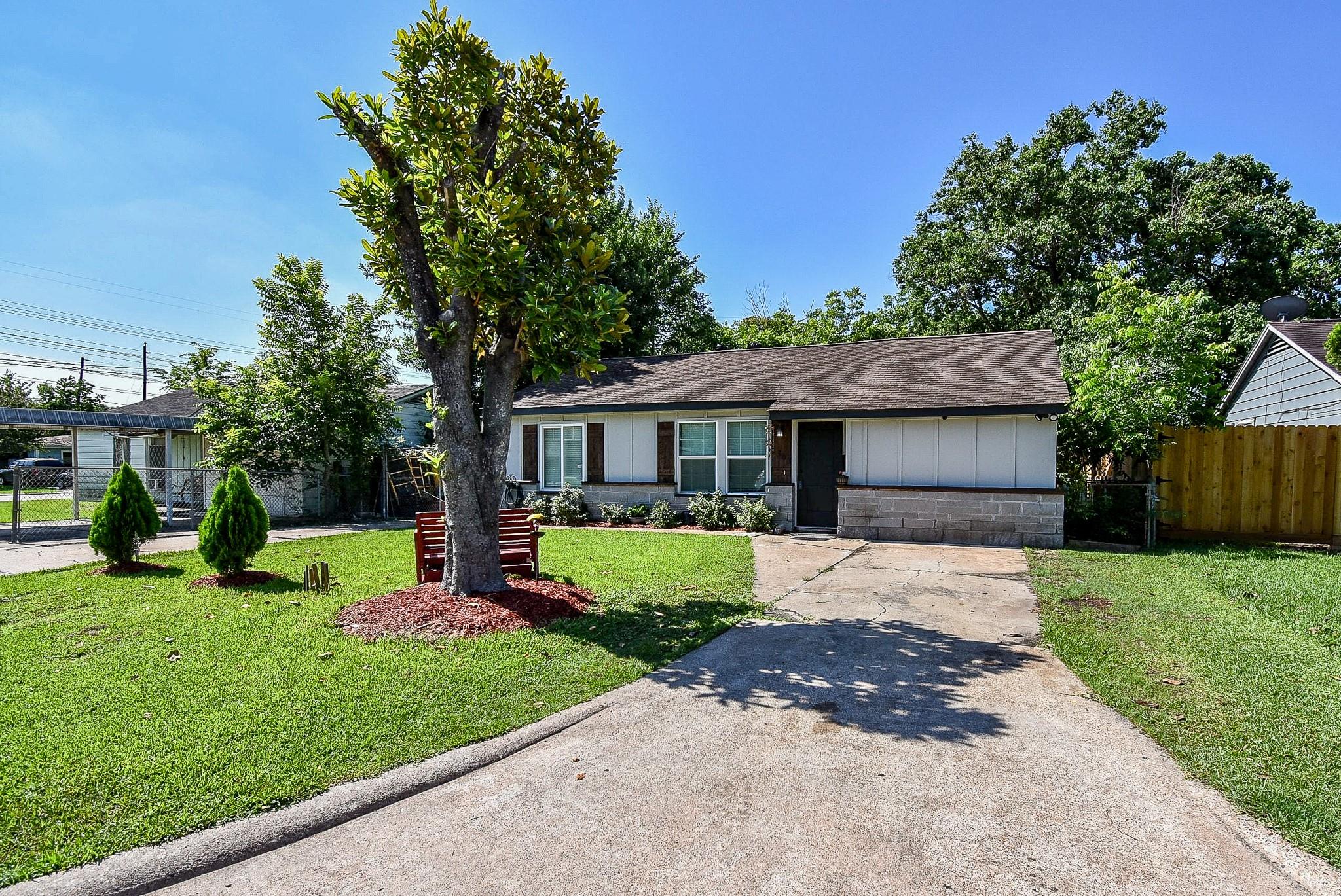 1303 Ellaine Ave, Pasadena, TX 77506