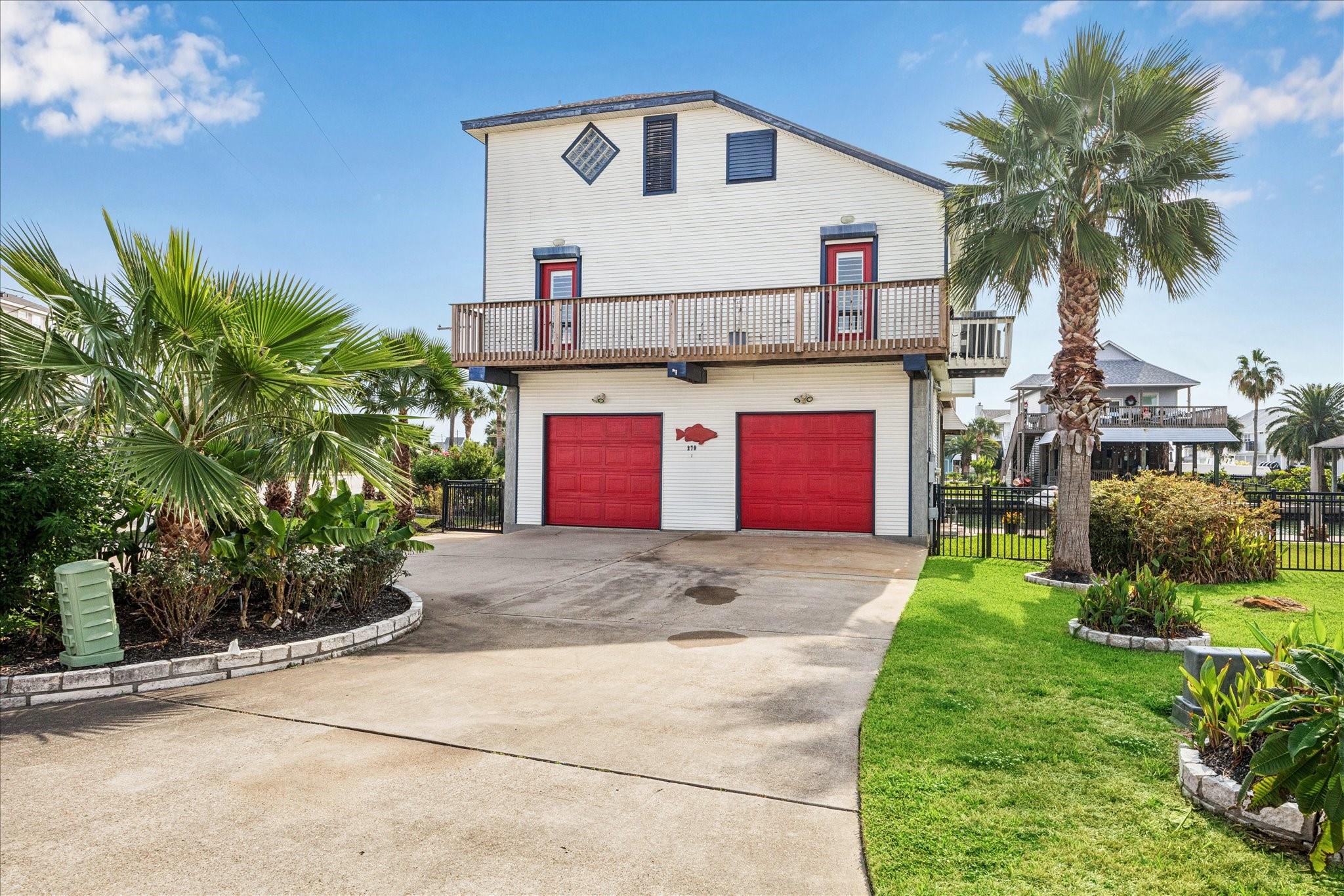 270 Isles End Rd, Tiki Island, TX 77554