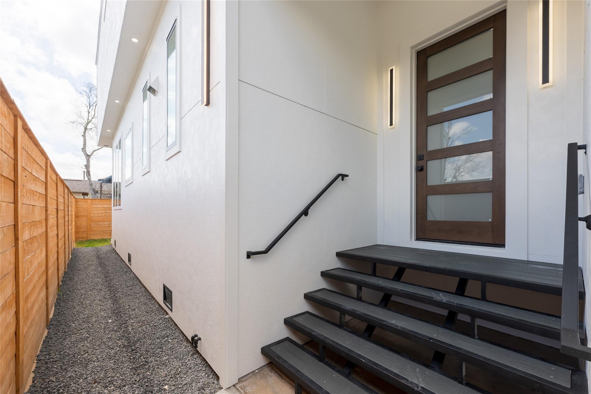 1122 E 27 St, Houston, TX 77009 photo