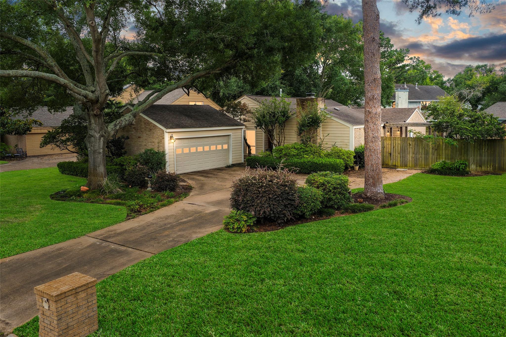 14811 Royal Birkdale St, Houston, TX 77095