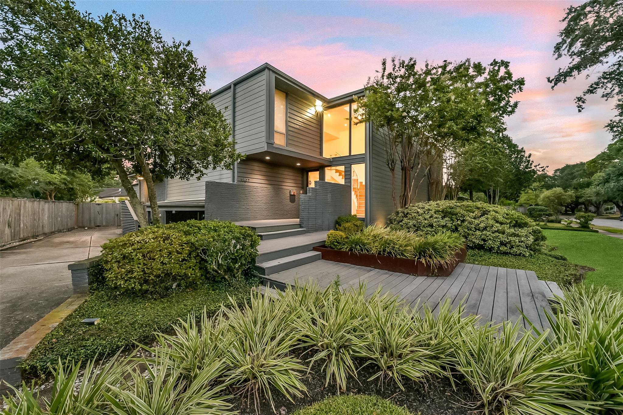 5107 Contour Pl, Houston, TX 77096