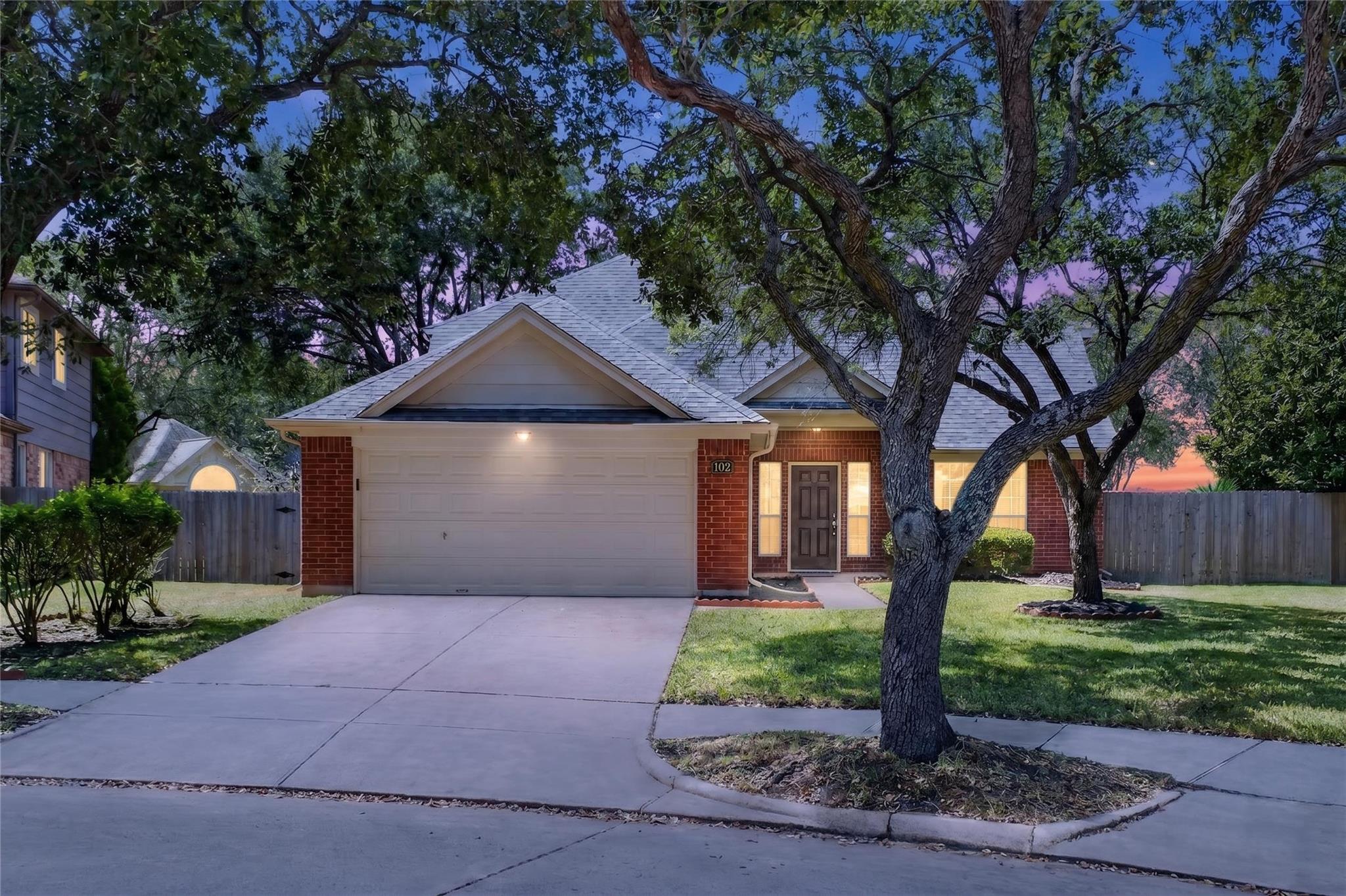 102 Lissa Ln, Sugar Land, TX 77479