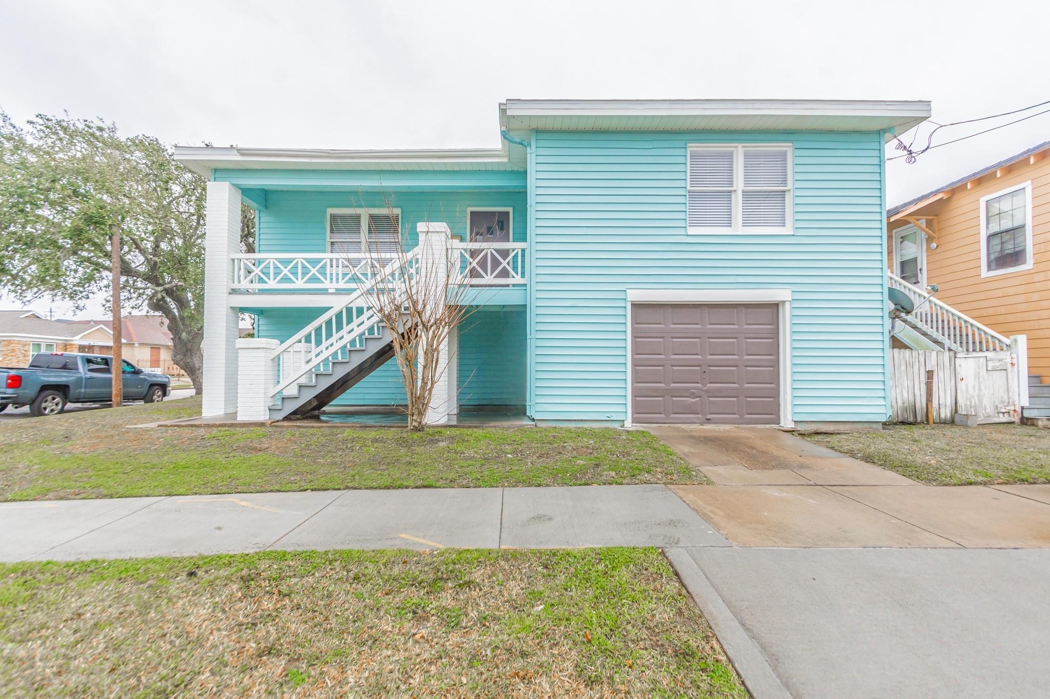 1102 45 St, Galveston, TX 77550