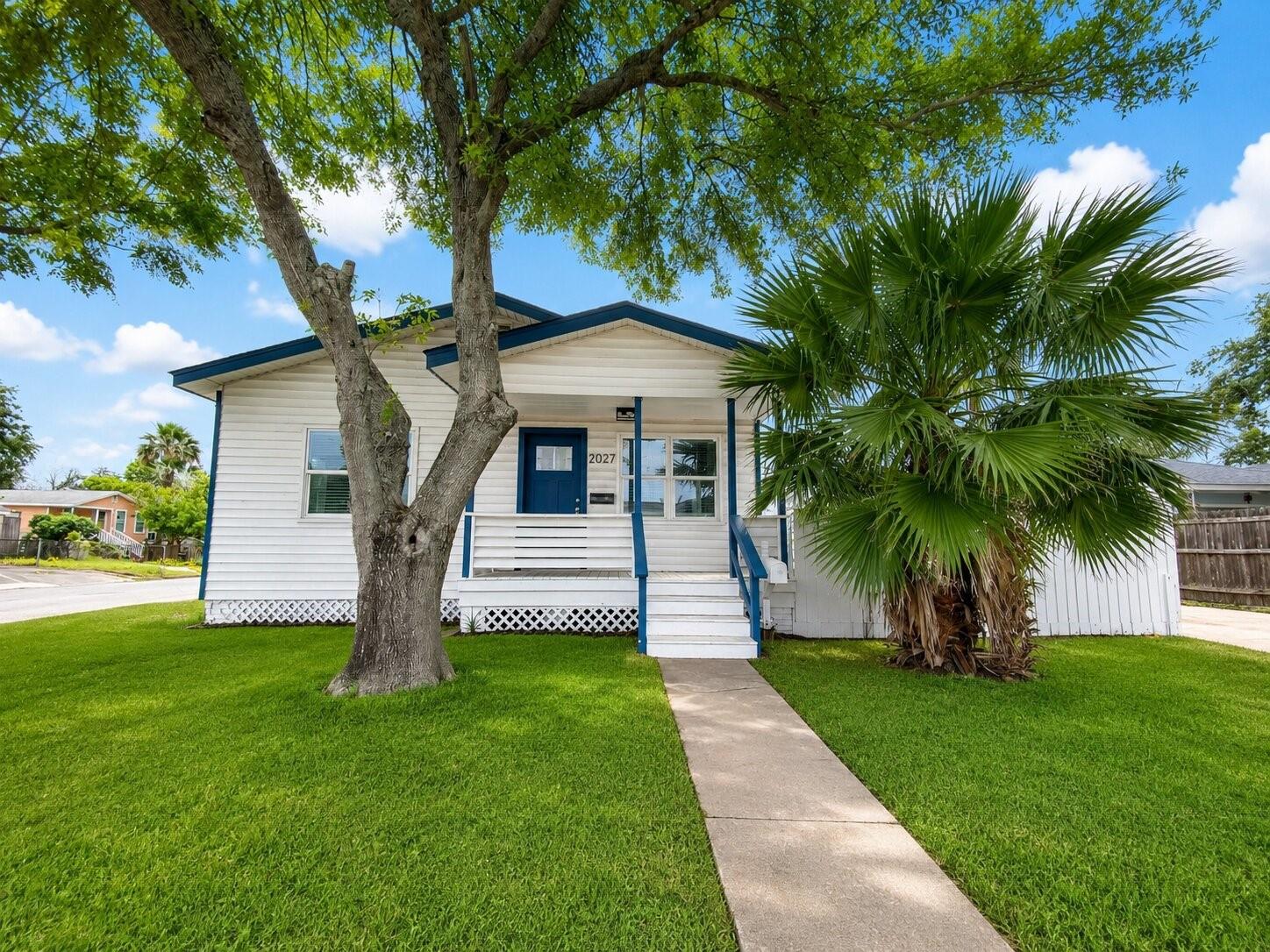 2027 54 St, Galveston, TX 77551