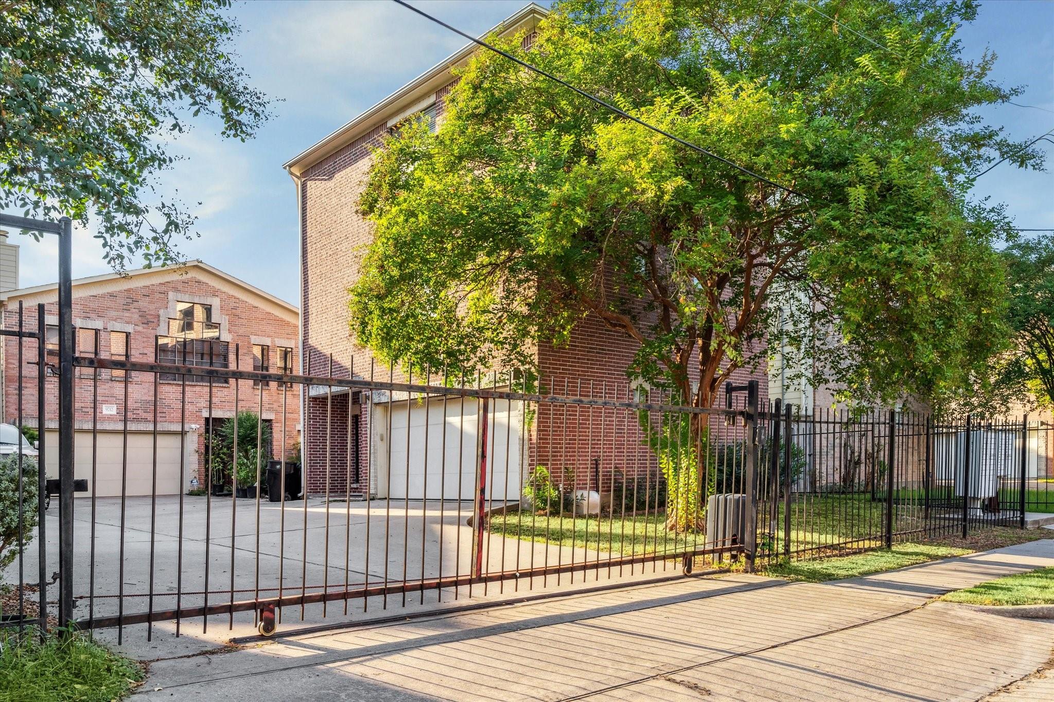 9710 Riddlewood Ln, Houston, TX 77025 photo