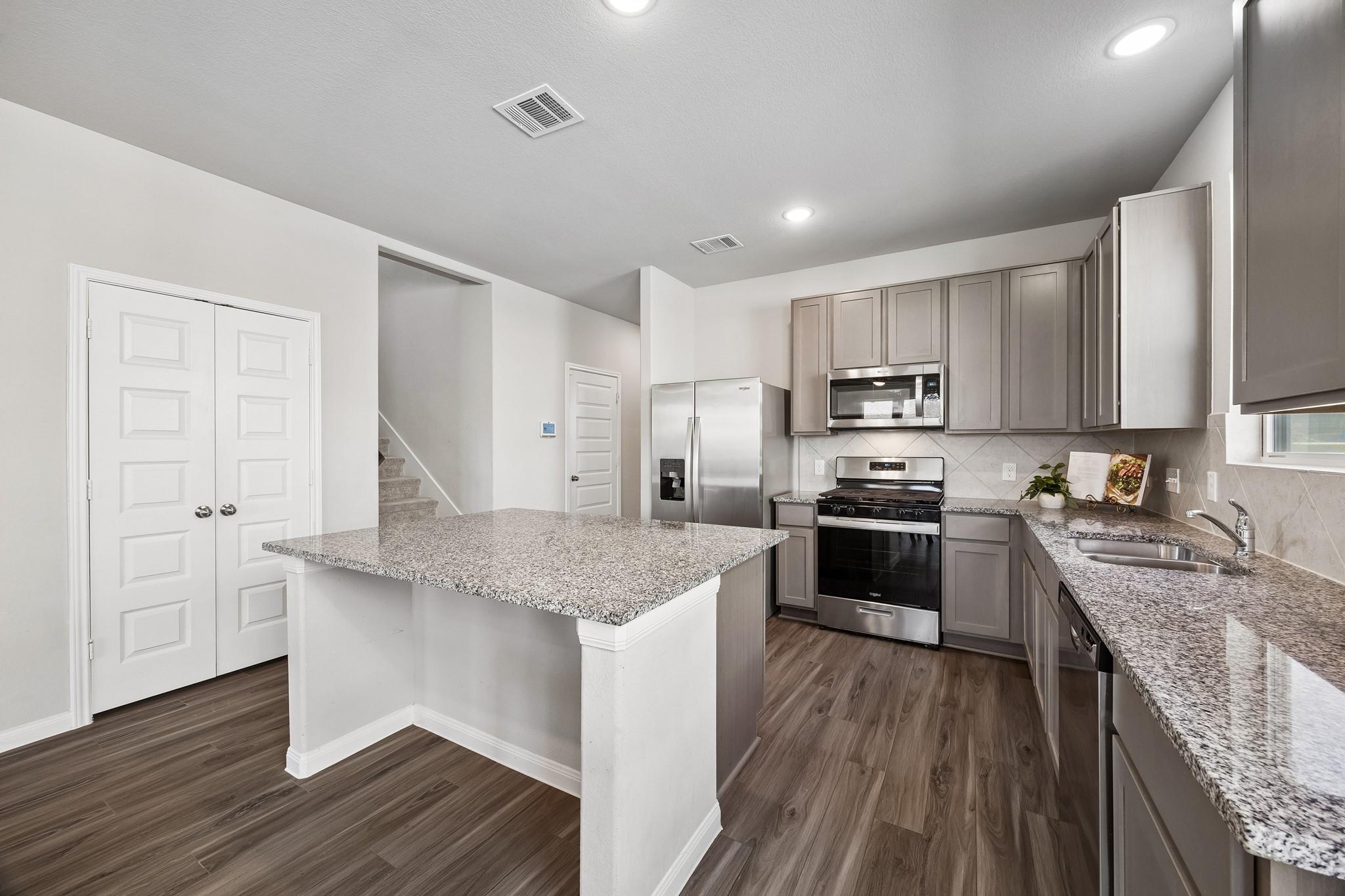 2816 Jacqueline Ln, Conroe, TX 77304 photo