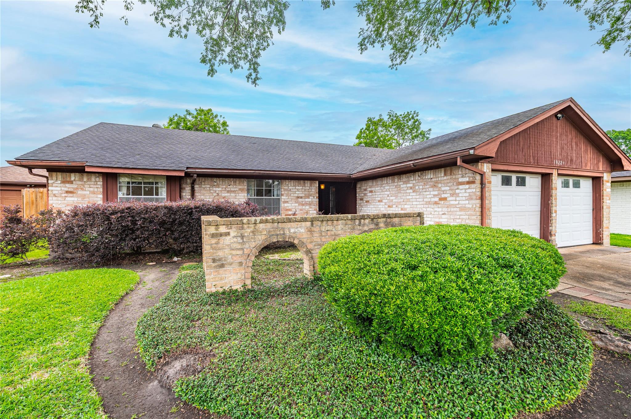 10223 Kirkglen Dr, Houston, TX 77089