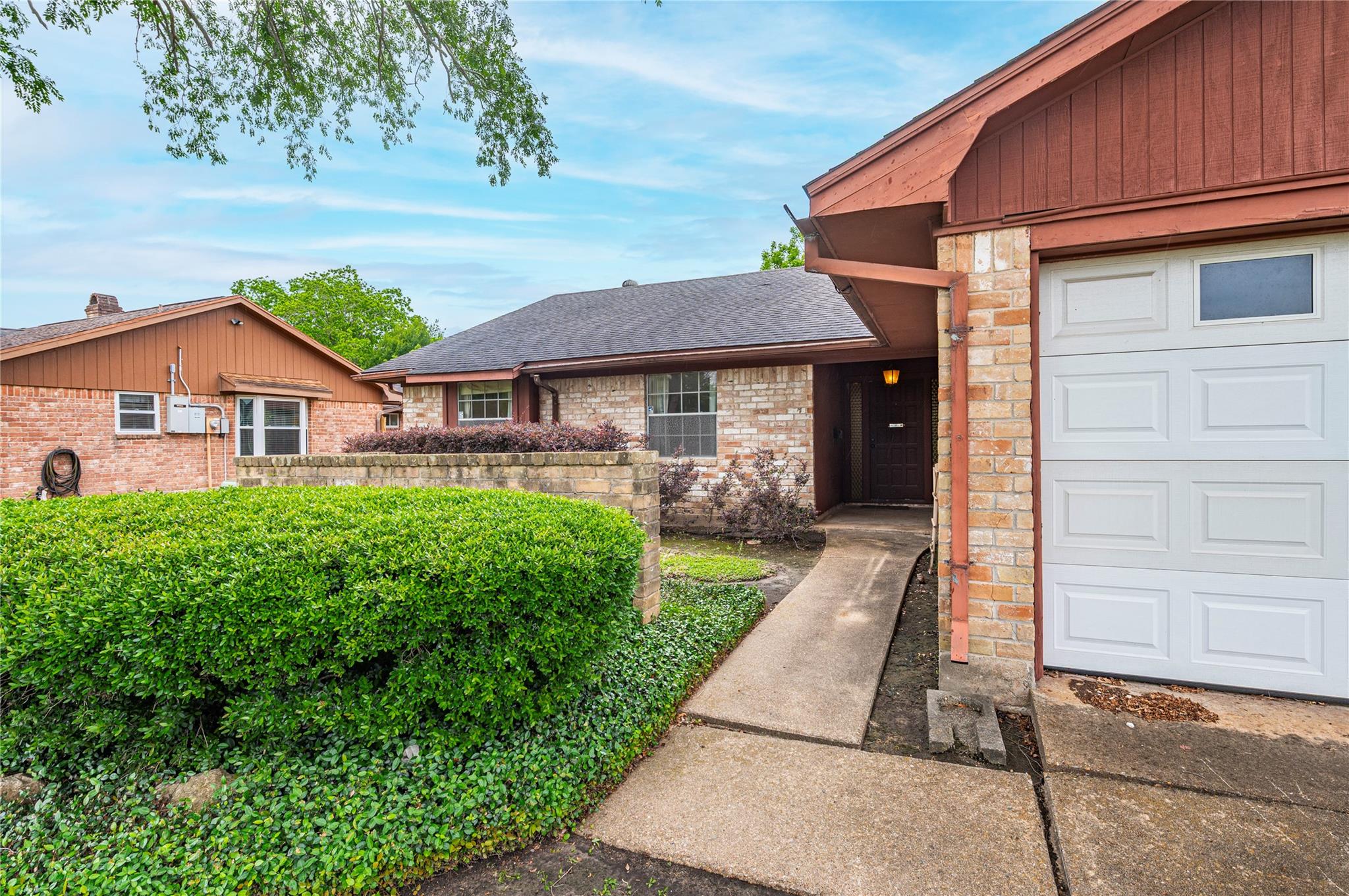 10223 Kirkglen Dr, Houston, TX 77089 photo