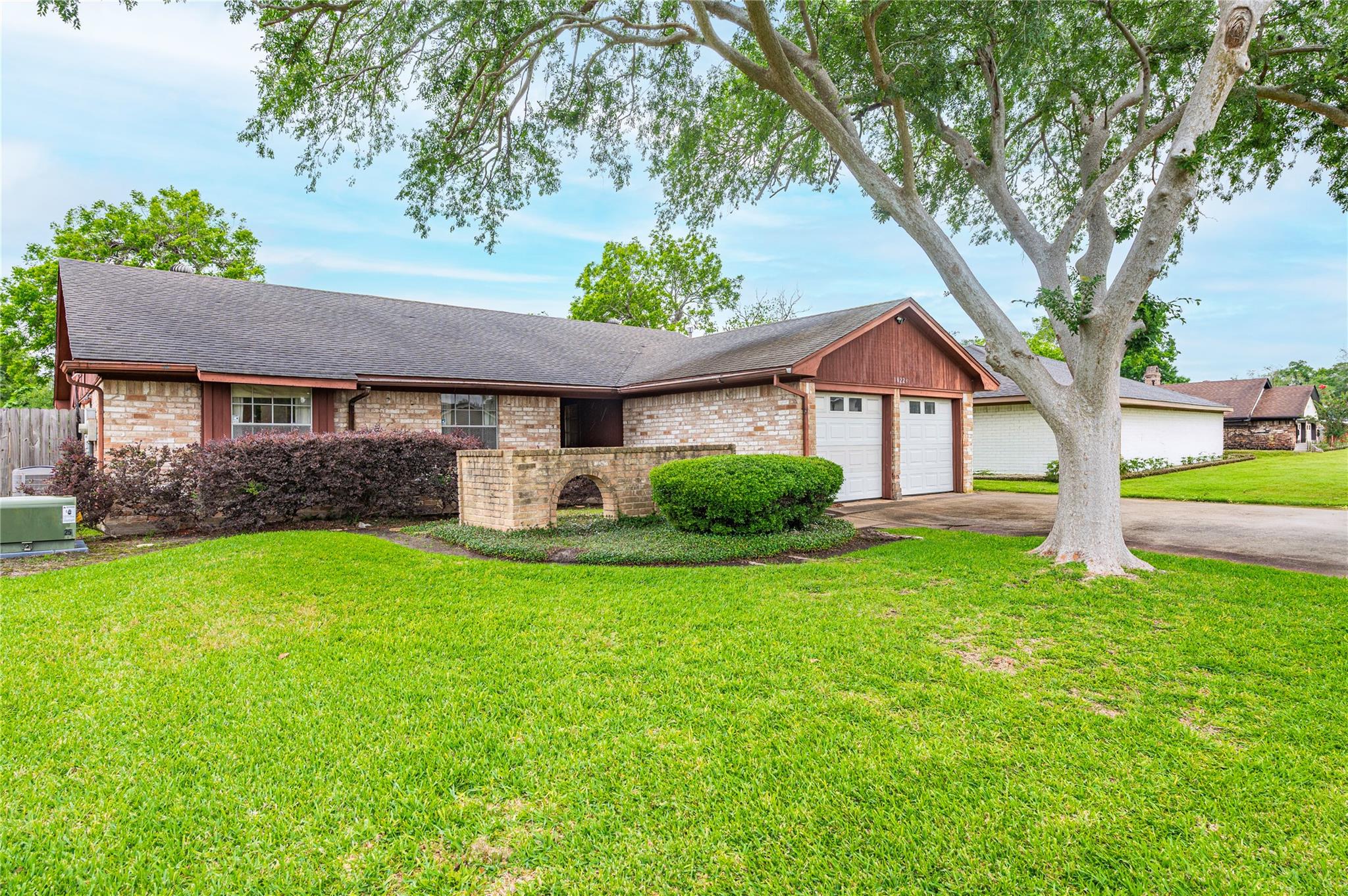 10223 Kirkglen Dr, Houston, TX 77089 photo