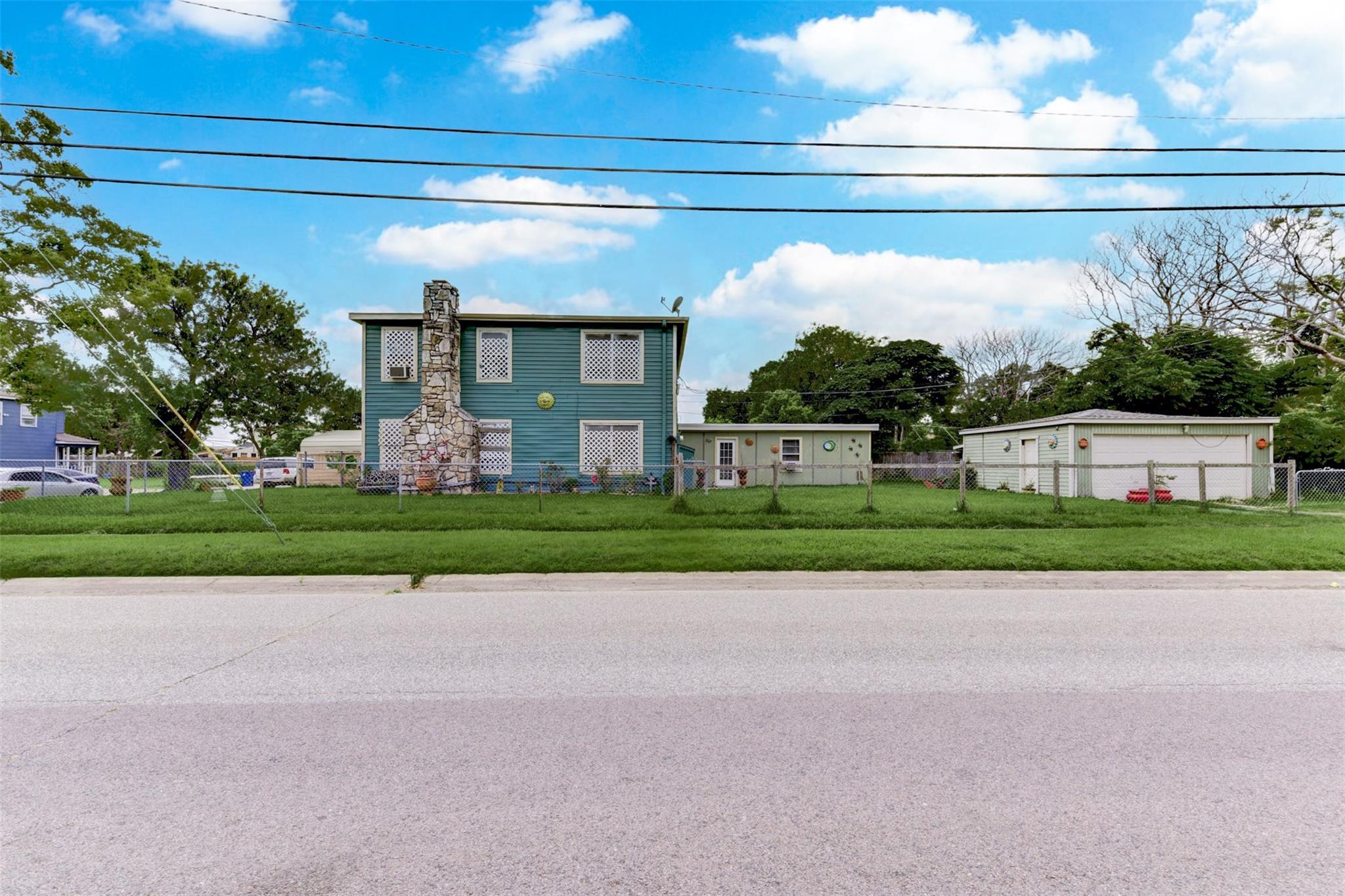 1202 Hunter Dr, Texas City, TX 77590