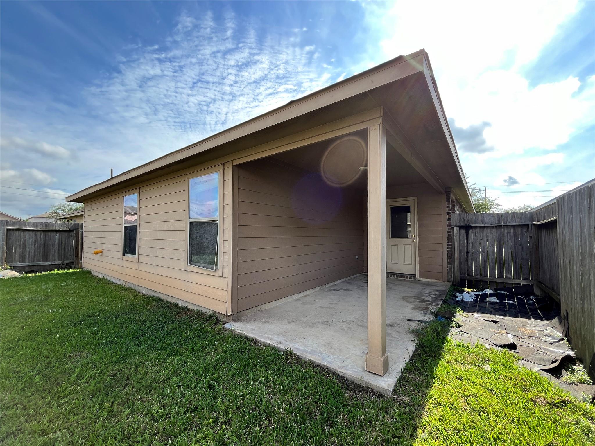 1639 Mustang Canyon Way, Houston, TX 77049 photo