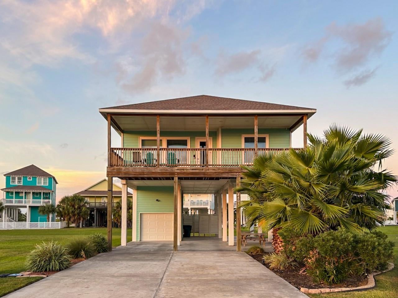 25011 Sausalito Dr, Galveston, TX 77554